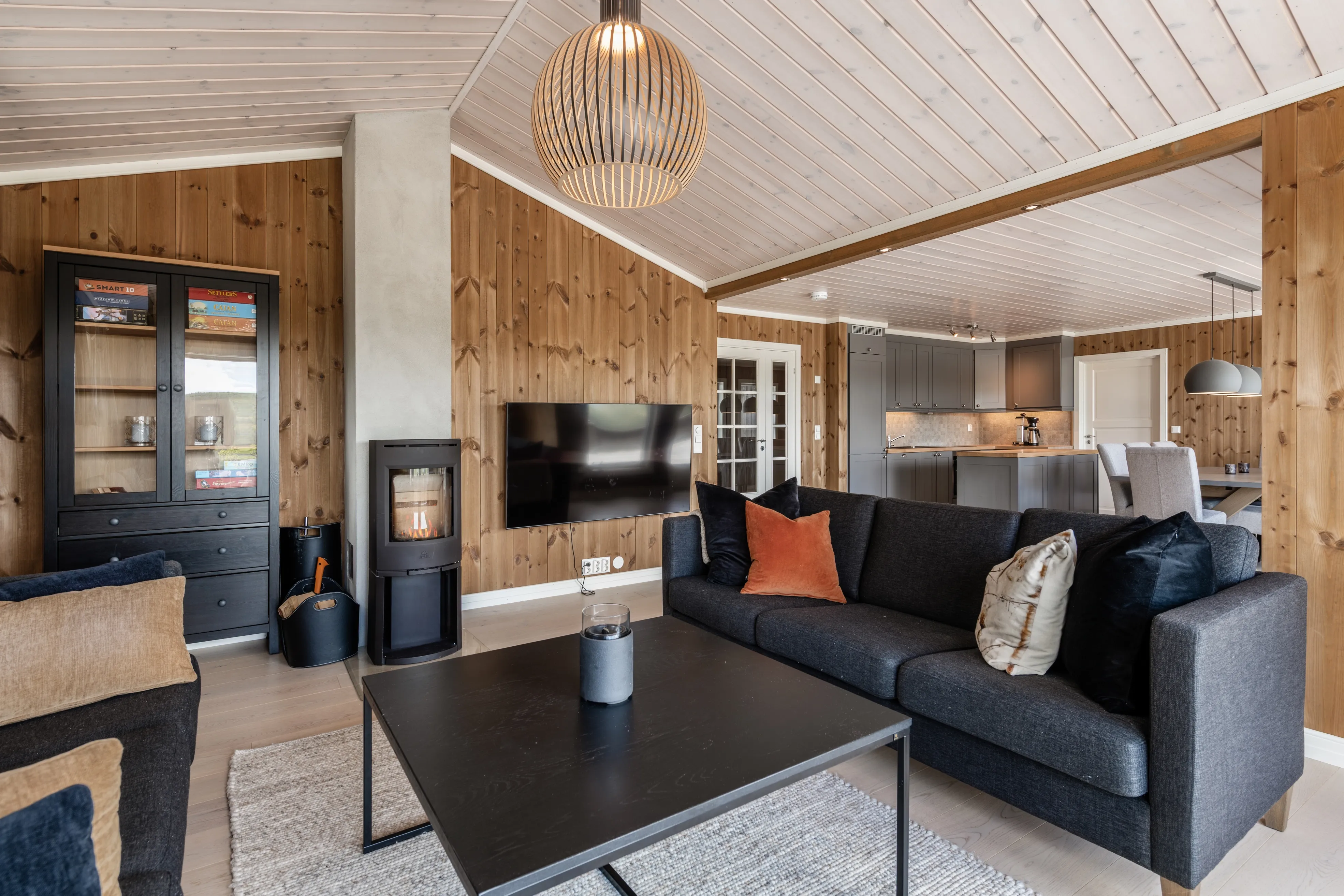 Modern 4-Bedroom Cabin with Terrace in Norway's Scenic Øvre Reinsjøfjell - View image 18 of 43