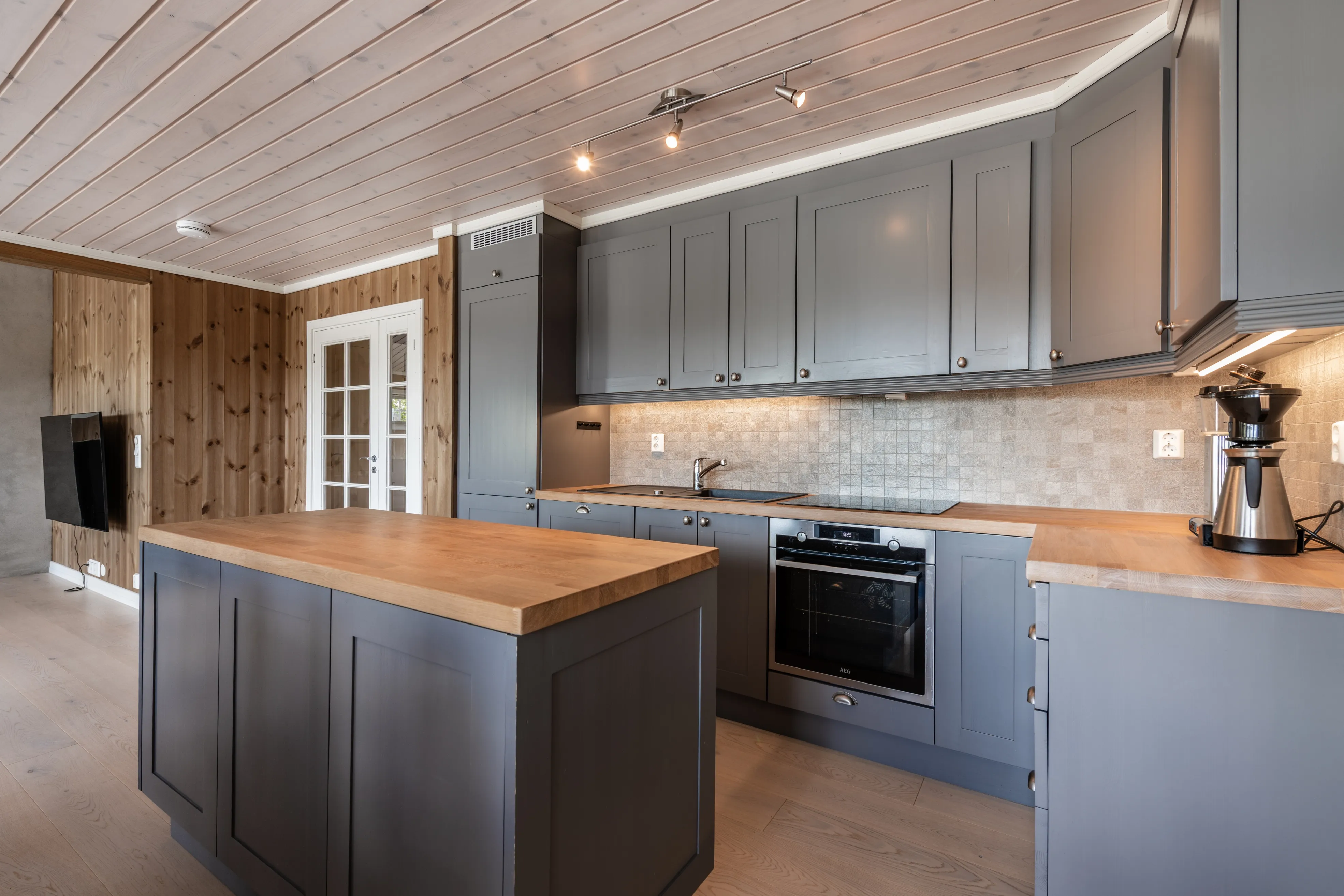Modern 4-Bedroom Cabin with Terrace in Norway's Scenic Øvre Reinsjøfjell - View image 19 of 43