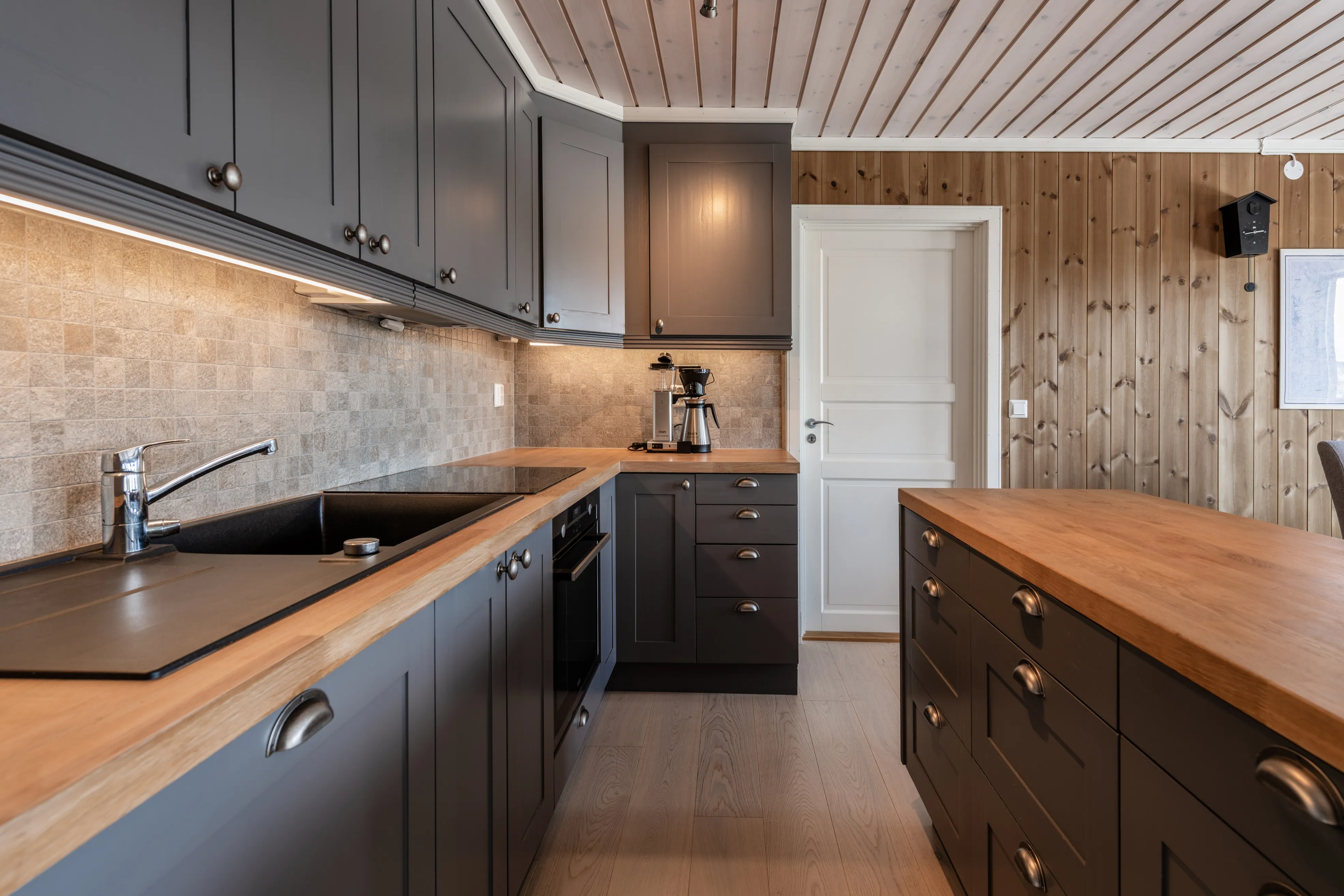 Modern 4-Bedroom Cabin with Terrace in Norway's Scenic Øvre Reinsjøfjell - View image 20 of 43