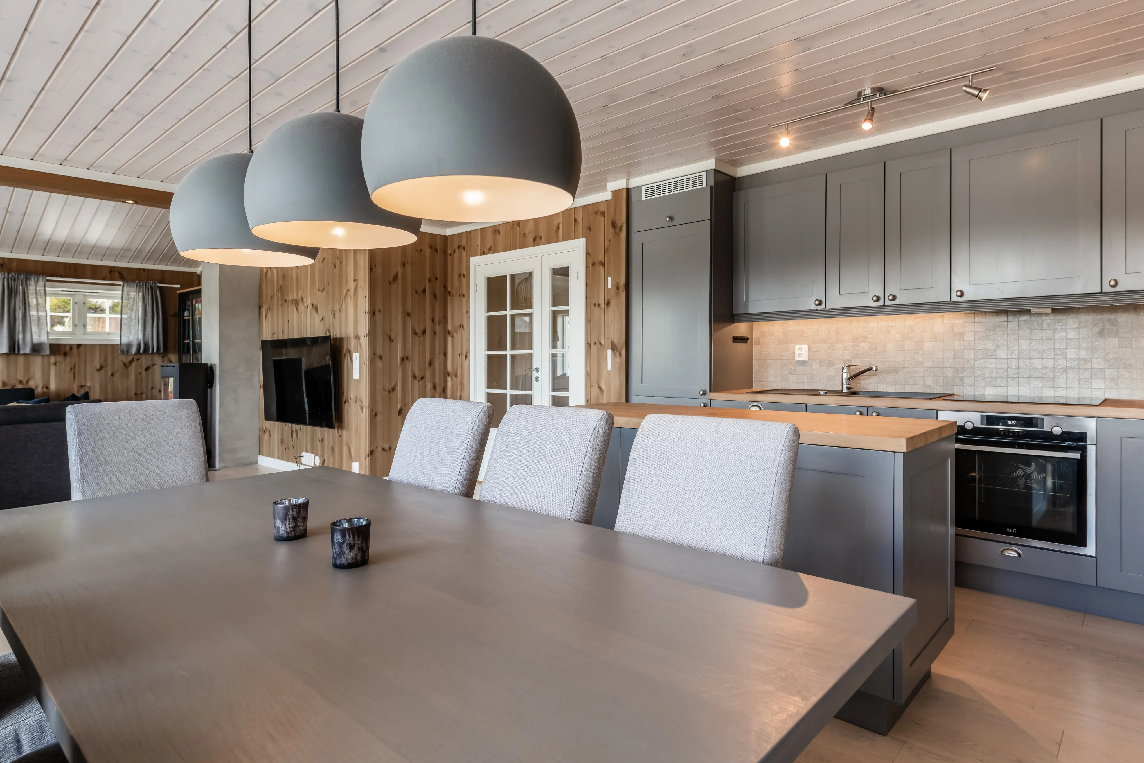 Modern 4-Bedroom Cabin with Terrace in Norway's Scenic Øvre Reinsjøfjell - View image 22 of 43
