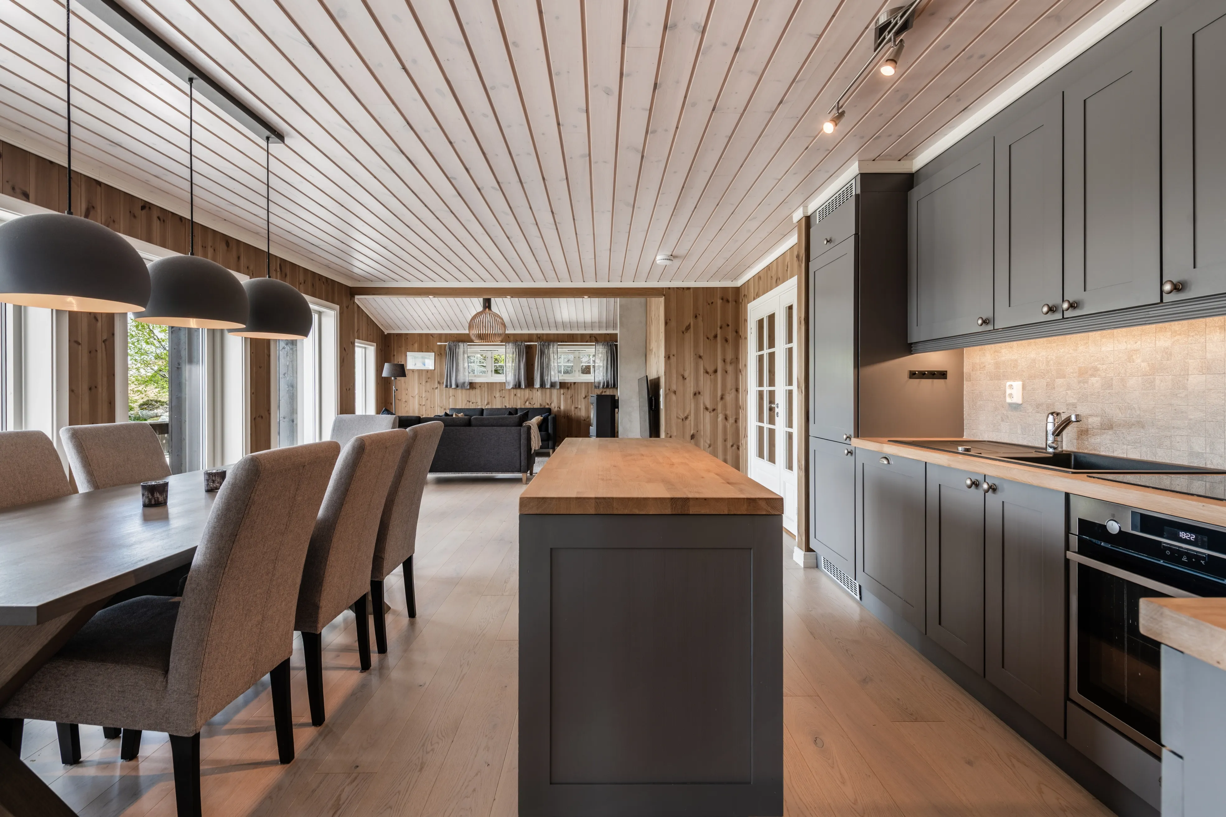Modern 4-Bedroom Cabin with Terrace in Norway's Scenic Øvre Reinsjøfjell - View image 23 of 43