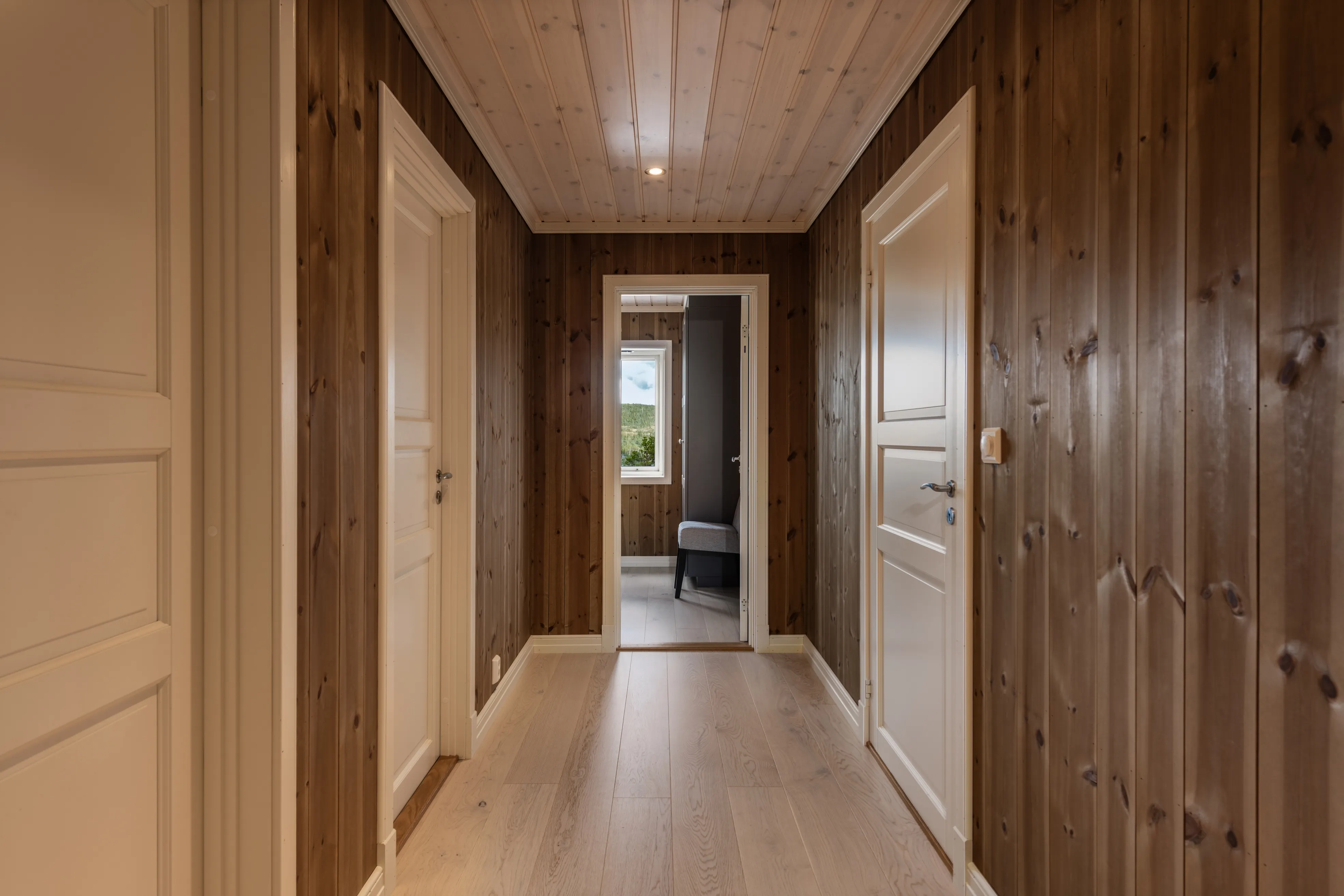 Modern 4-Bedroom Cabin with Terrace in Norway's Scenic Øvre Reinsjøfjell - View image 24 of 43