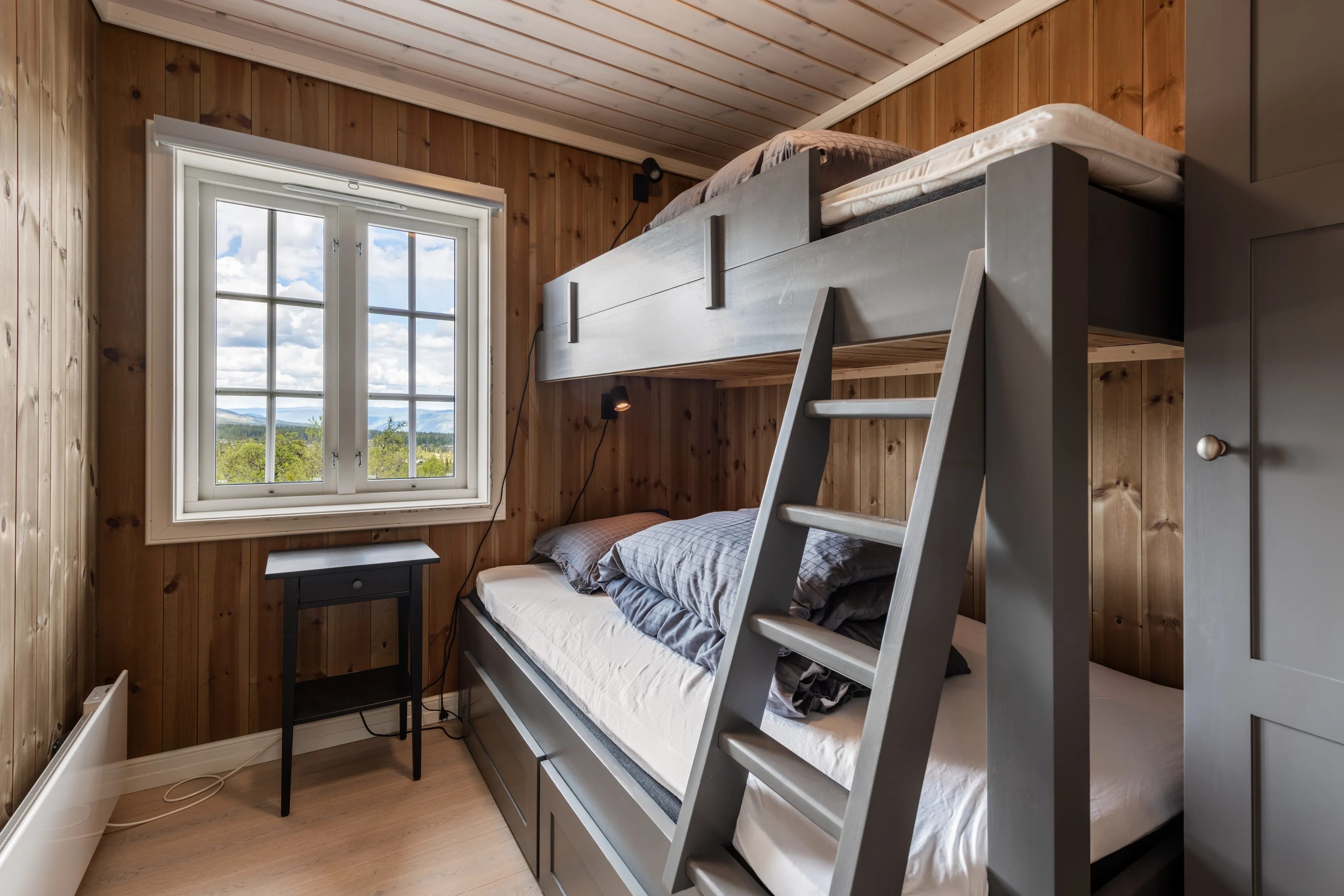 Modern 4-Bedroom Cabin with Terrace in Norway's Scenic Øvre Reinsjøfjell - View image 25 of 43