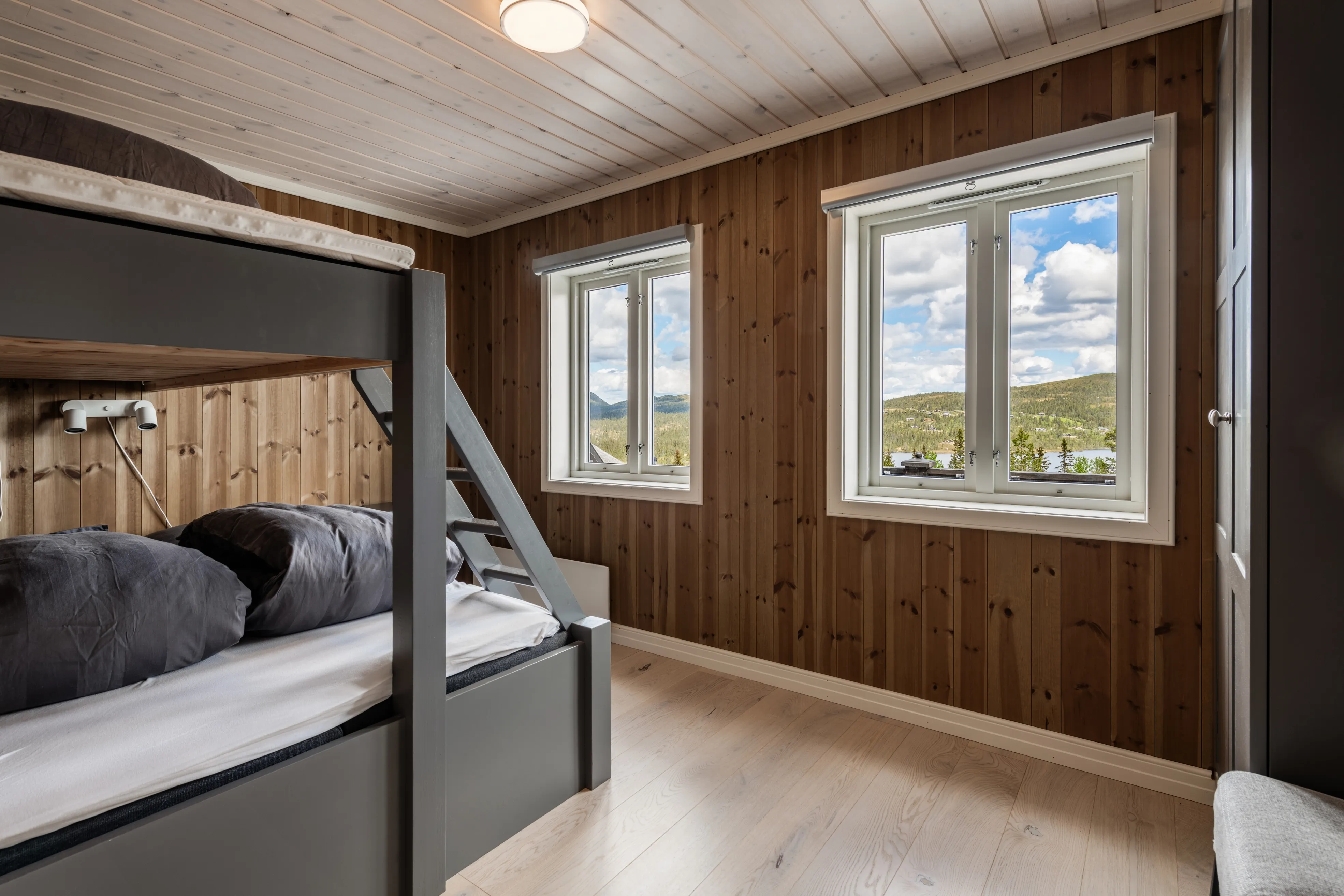 Modern 4-Bedroom Cabin with Terrace in Norway's Scenic Øvre Reinsjøfjell - View image 26 of 43