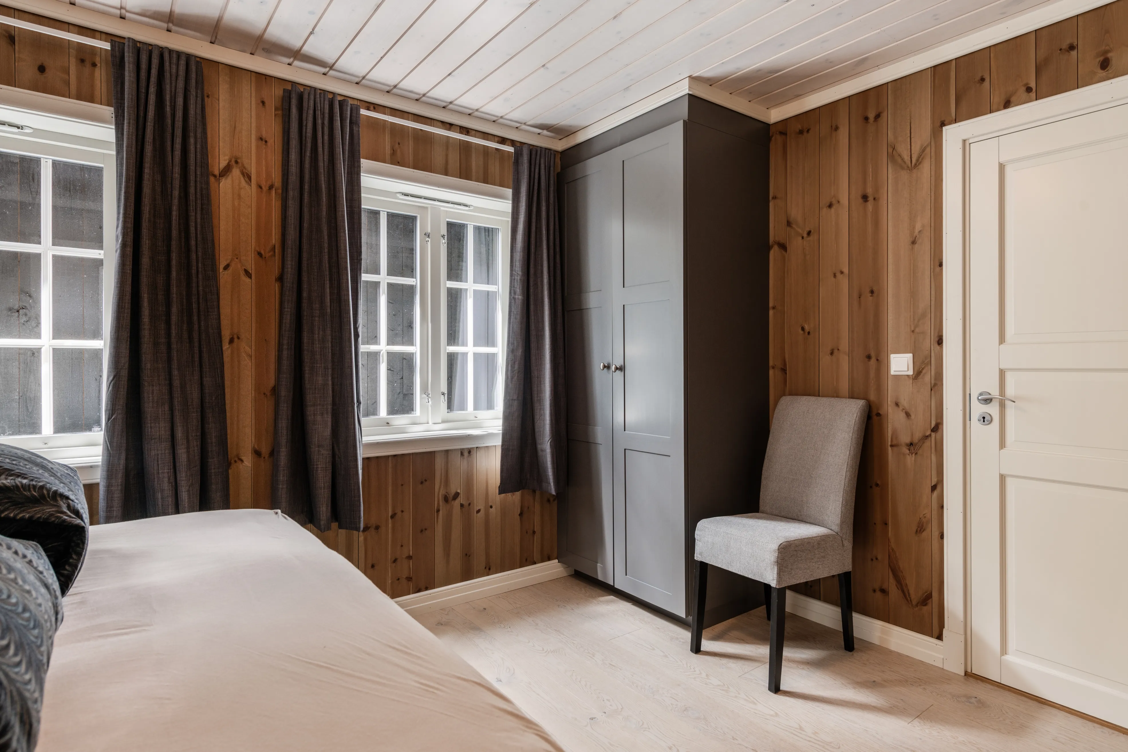 Modern 4-Bedroom Cabin with Terrace in Norway's Scenic Øvre Reinsjøfjell - View image 30 of 43