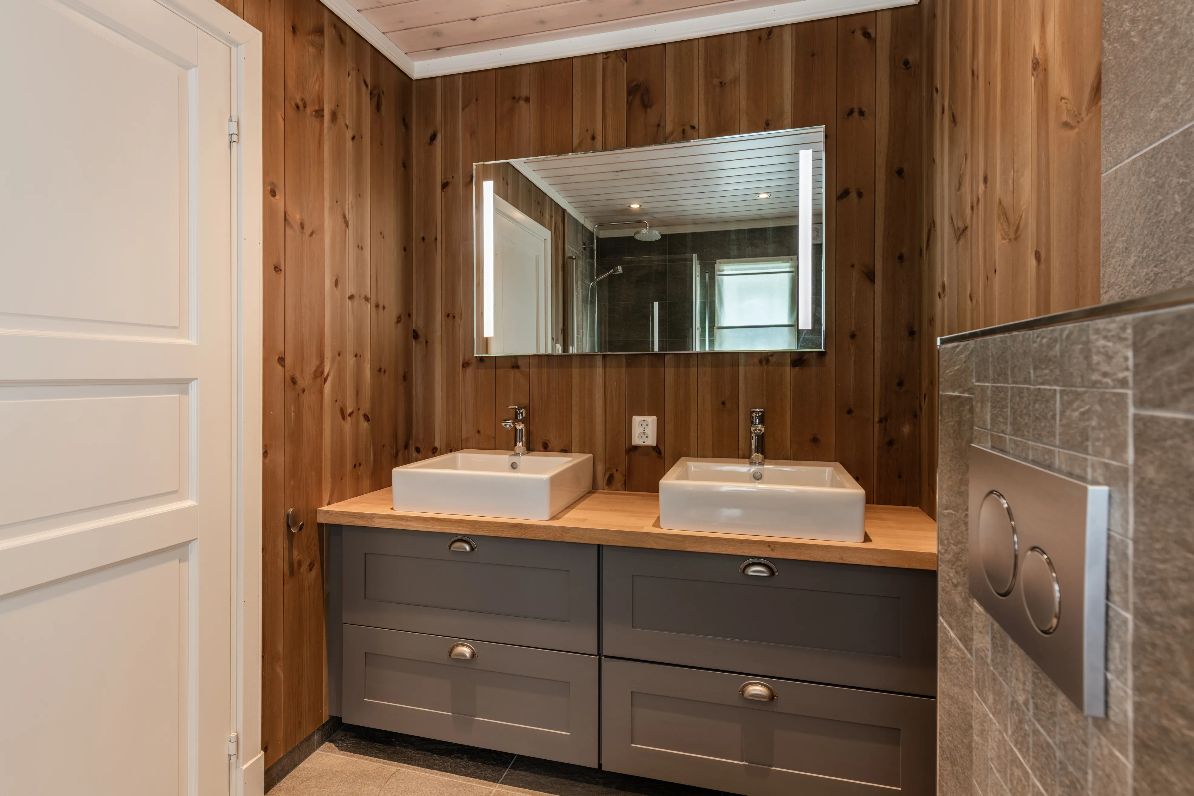 Modern 4-Bedroom Cabin with Terrace in Norway's Scenic Øvre Reinsjøfjell - View image 31 of 43