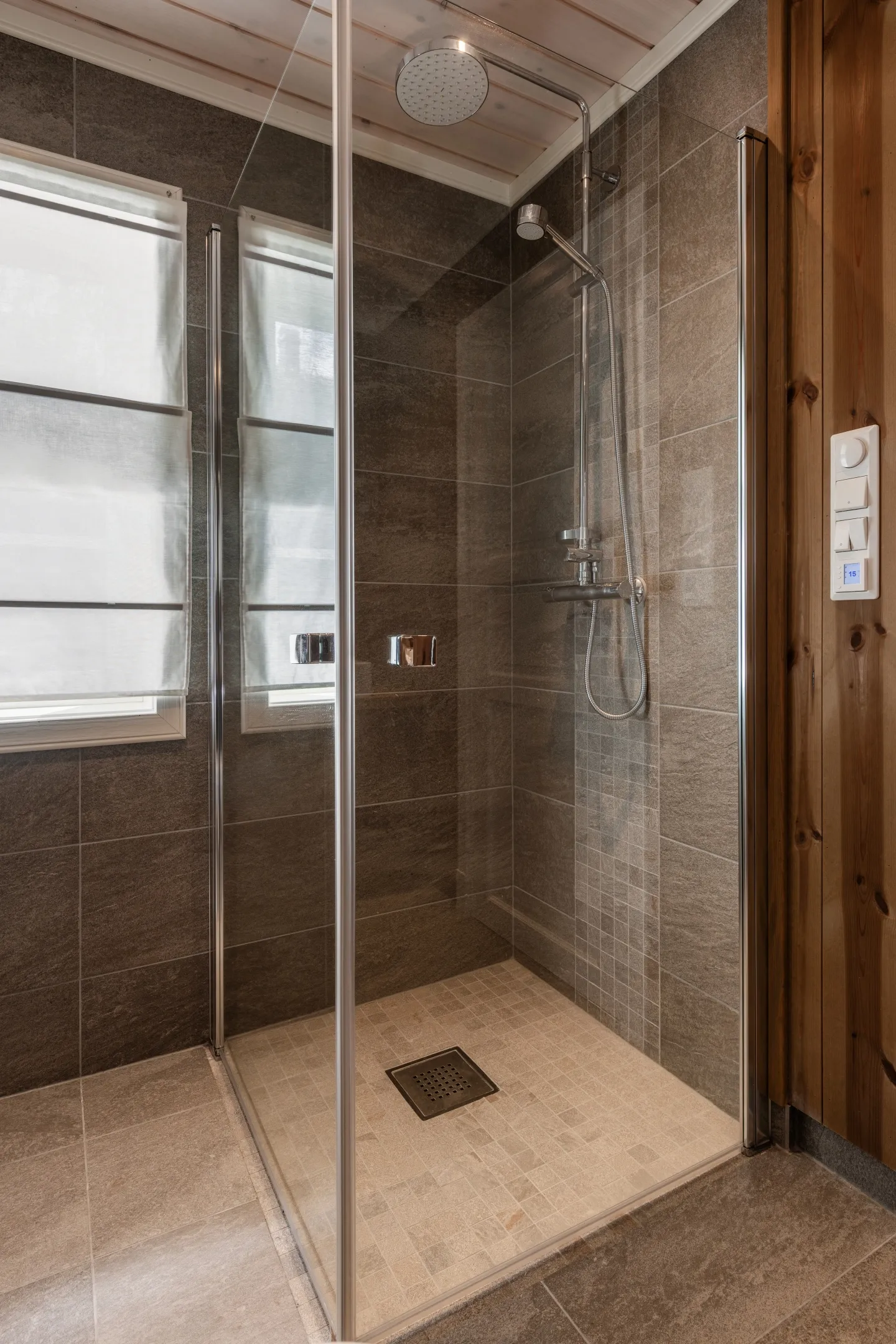 Modern 4-Bedroom Cabin with Terrace in Norway's Scenic Øvre Reinsjøfjell - View image 33 of 43