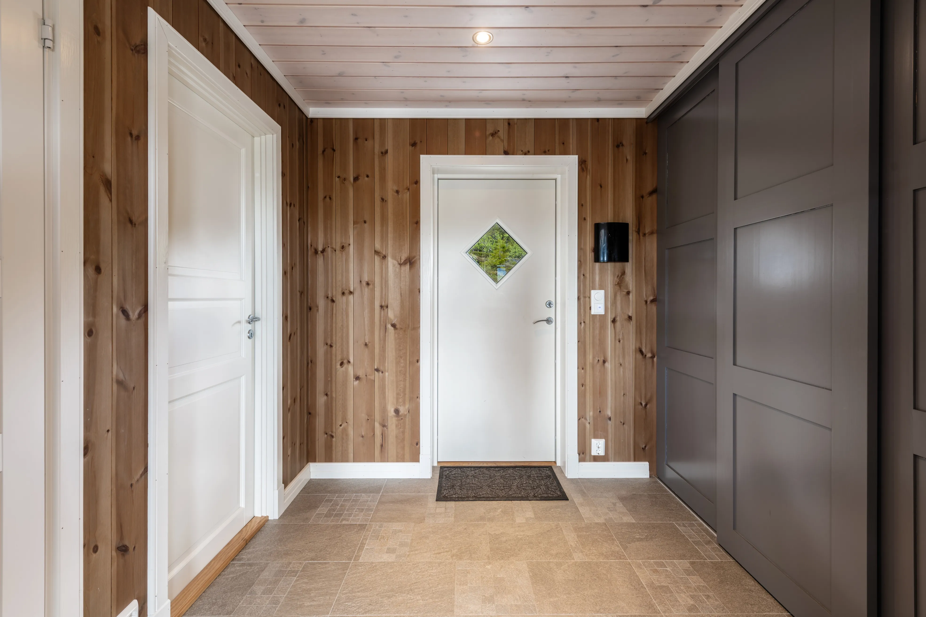 Modern 4-Bedroom Cabin with Terrace in Norway's Scenic Øvre Reinsjøfjell - View image 37 of 43