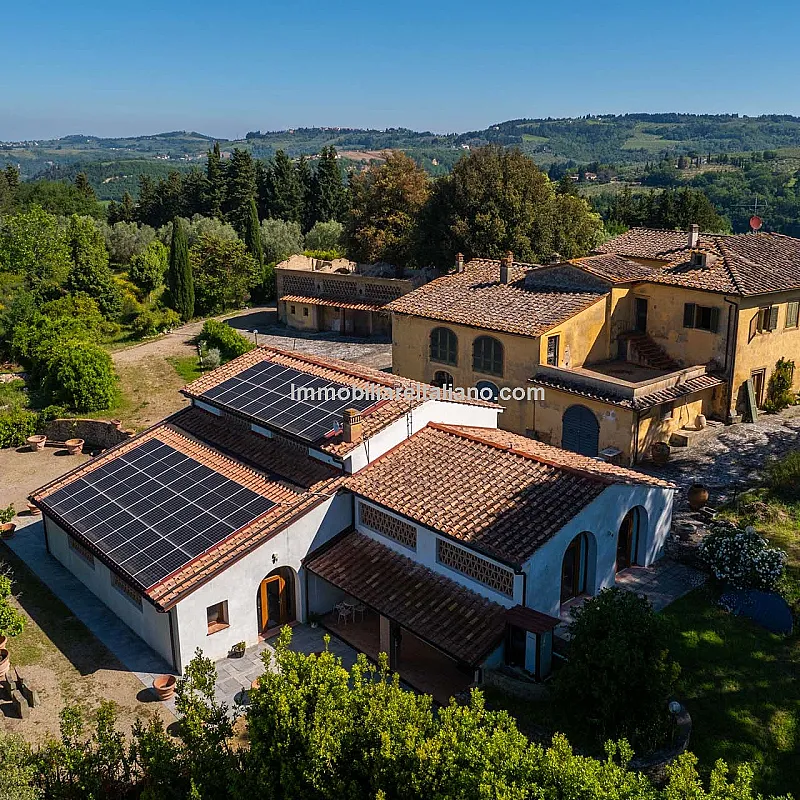 Spacious Tuscan Farmhouse with Restoration Potential in Chianti Hills