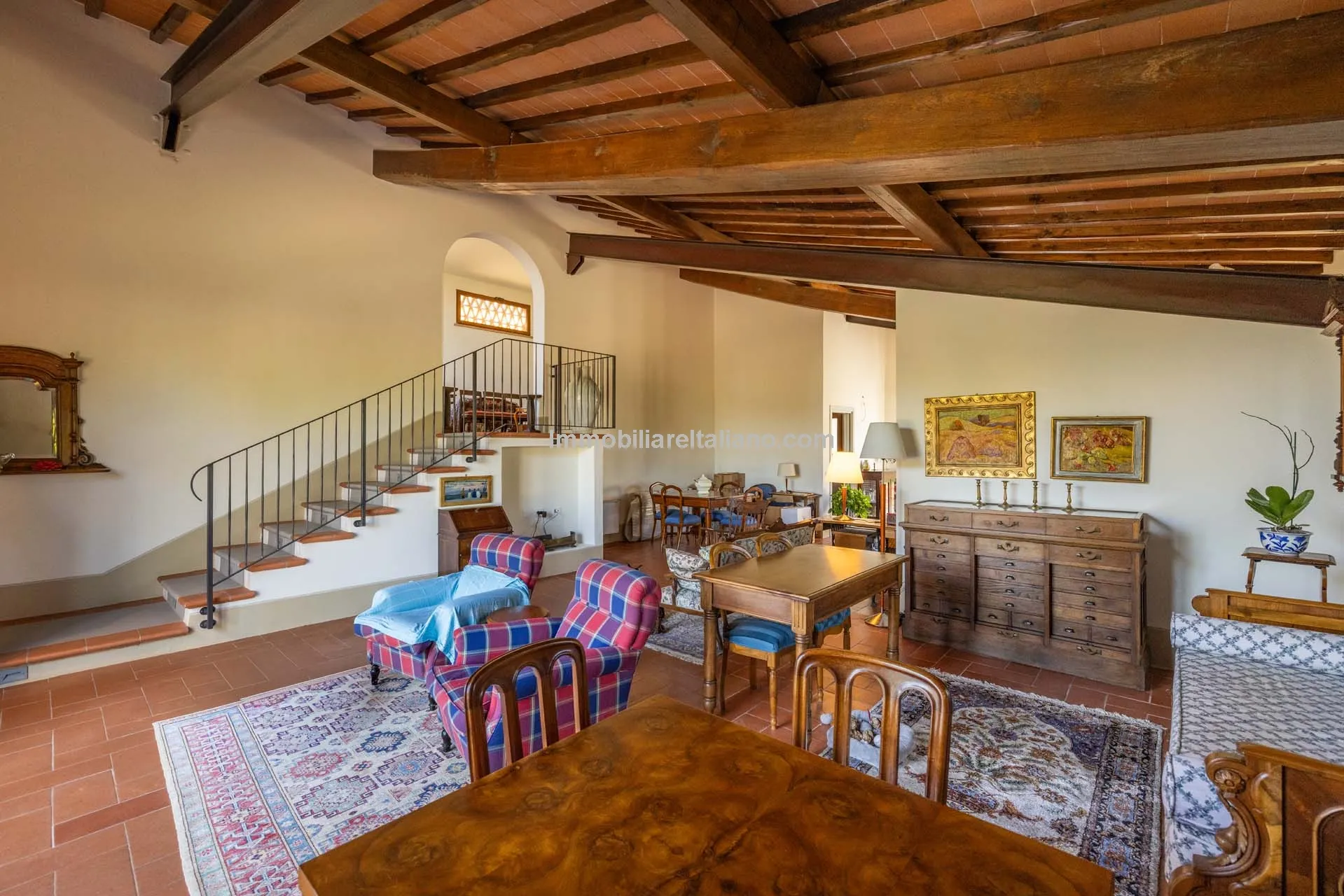 Spacious Tuscan Farmhouse with Restoration Potential in Chianti Hills - View image 11 of 44