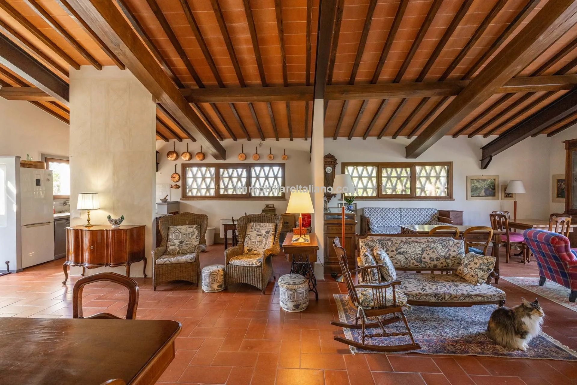 Spacious Tuscan Farmhouse with Restoration Potential in Chianti Hills - View image 13 of 44