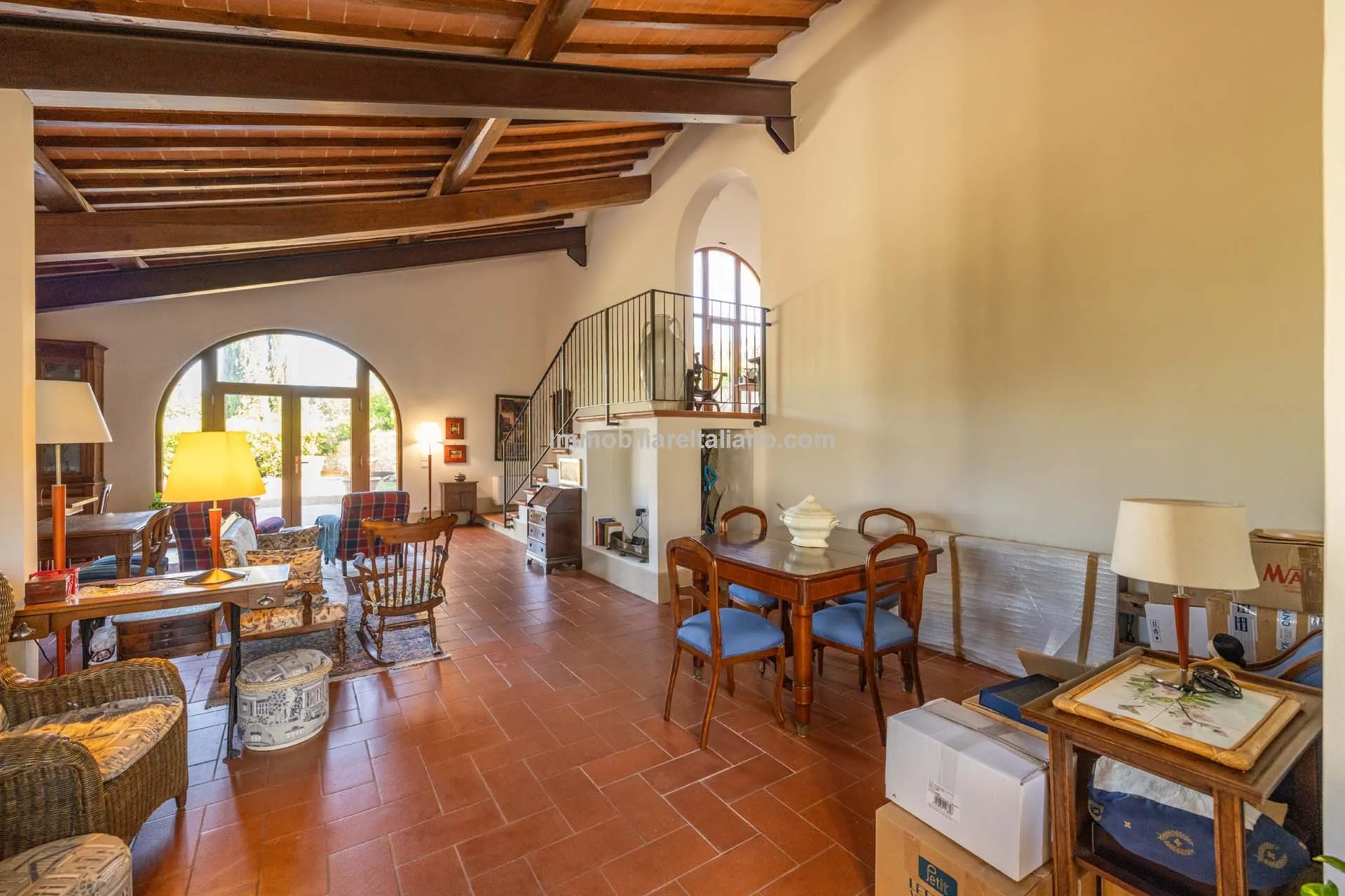 Spacious Tuscan Farmhouse with Restoration Potential in Chianti Hills - View image 15 of 44