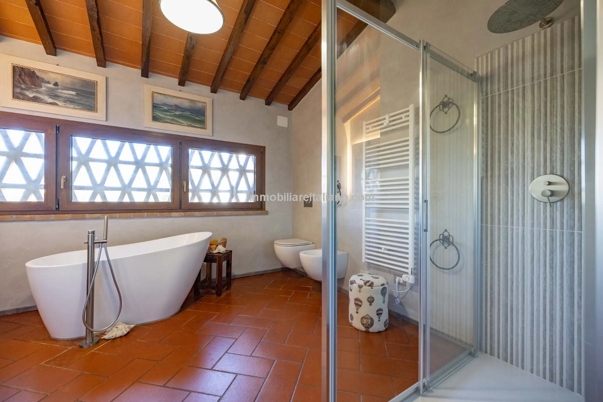 Spacious Tuscan Farmhouse with Restoration Potential in Chianti Hills - View image 23 of 44