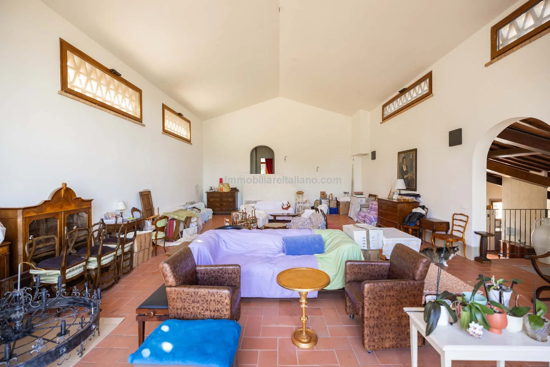 Spacious Tuscan Farmhouse with Restoration Potential in Chianti Hills - View image 25 of 44