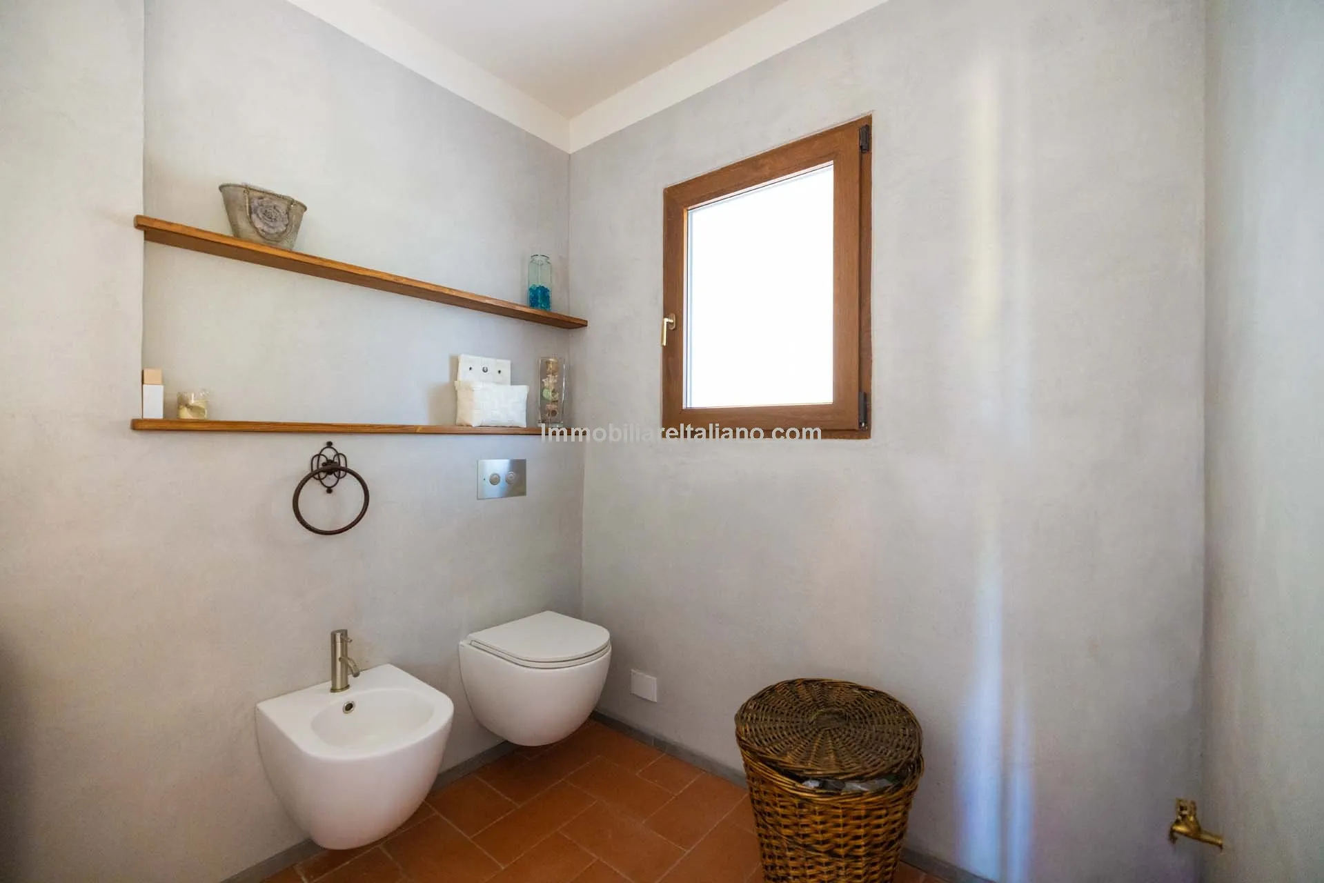 Spacious Tuscan Farmhouse with Restoration Potential in Chianti Hills - View image 26 of 44