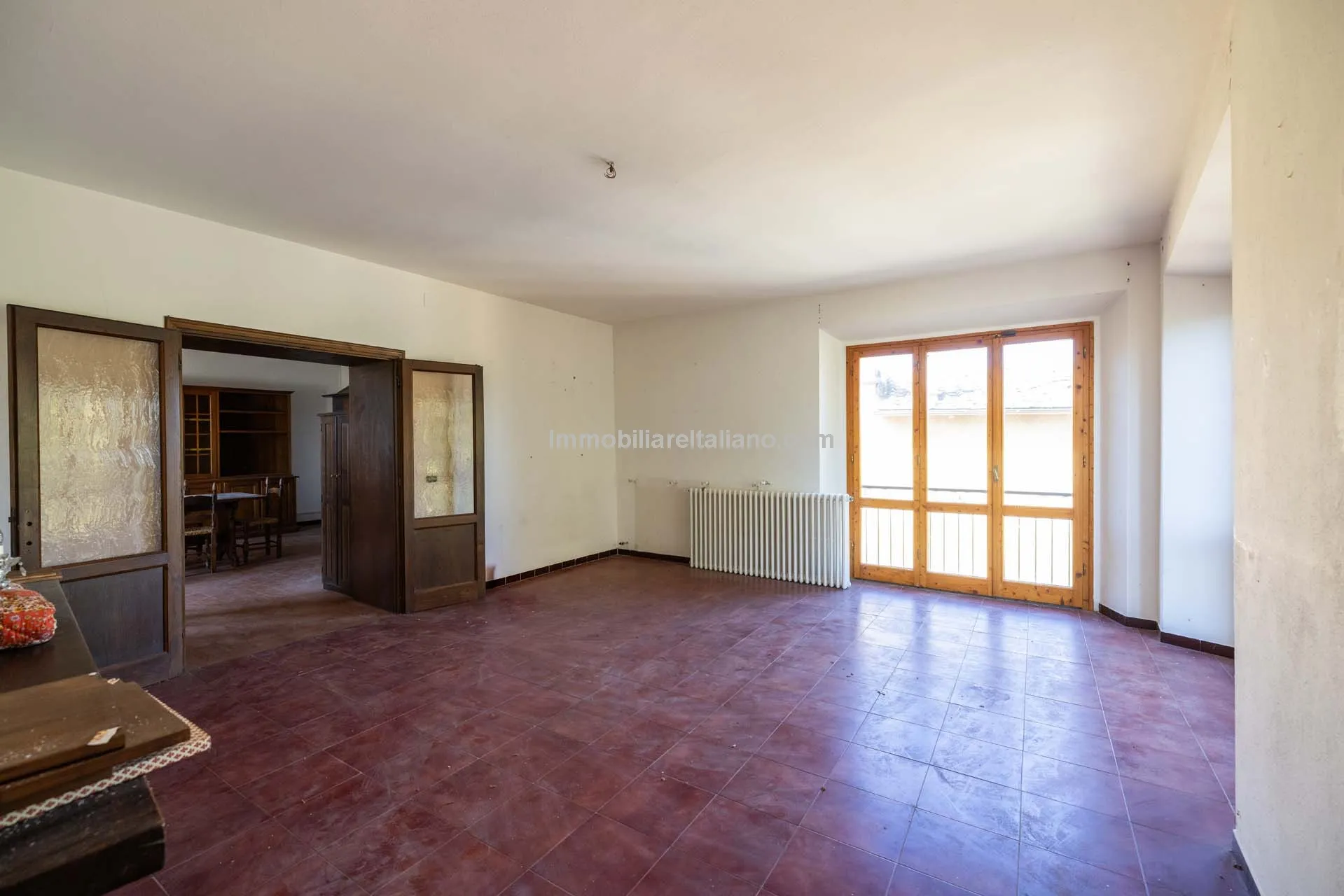 Spacious Tuscan Farmhouse with Restoration Potential in Chianti Hills - View image 31 of 44