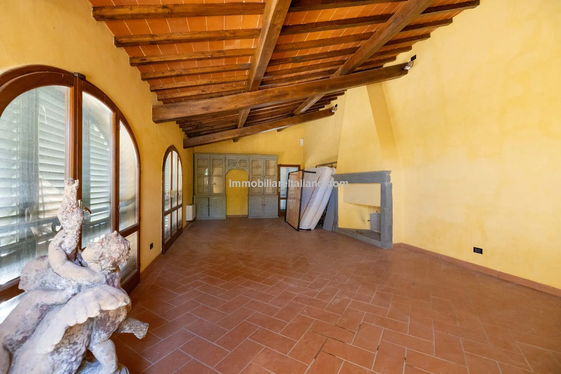 Spacious Tuscan Farmhouse with Restoration Potential in Chianti Hills - View image 42 of 44