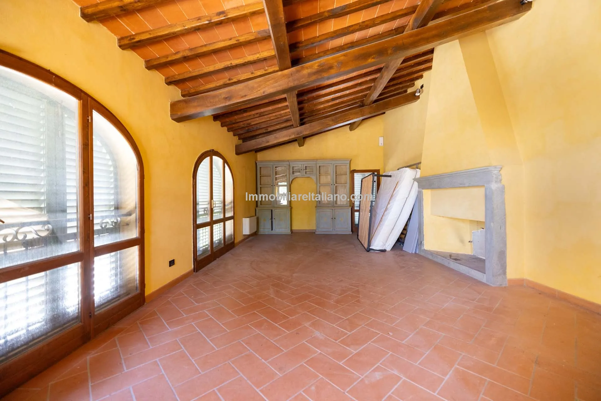 Spacious Tuscan Farmhouse with Restoration Potential in Chianti Hills - View image 43 of 44