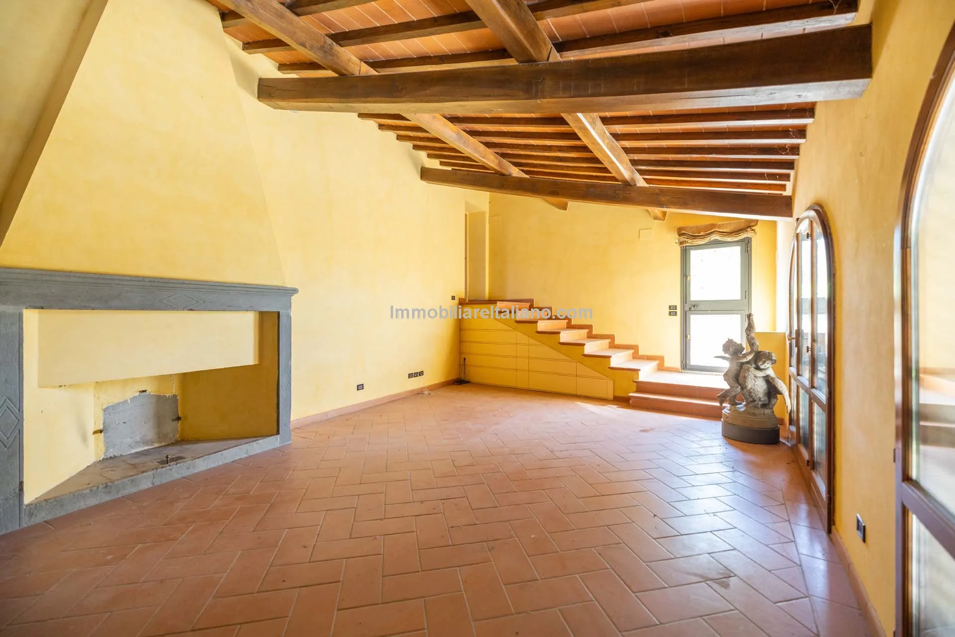 Spacious Tuscan Farmhouse with Restoration Potential in Chianti Hills - View image 44 of 44