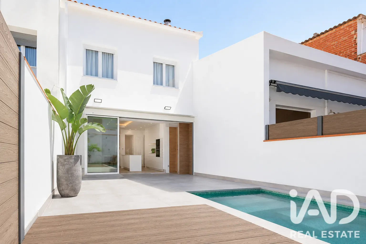 Modern 4-Bedroom House with Pool and Terrace in Sabadell - Image 1
