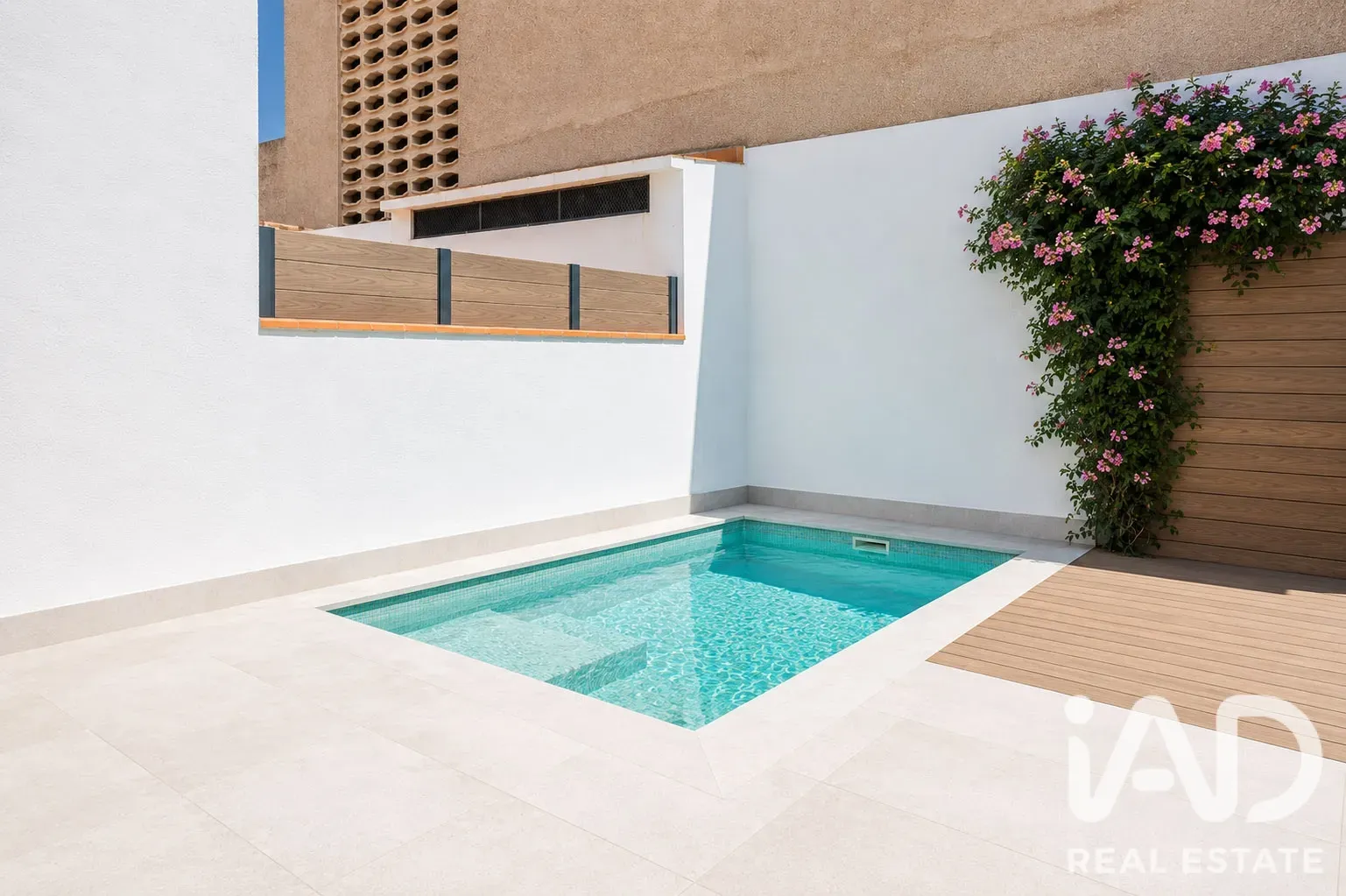 Modern 4-Bedroom House with Pool and Terrace in Sabadell - Image 3