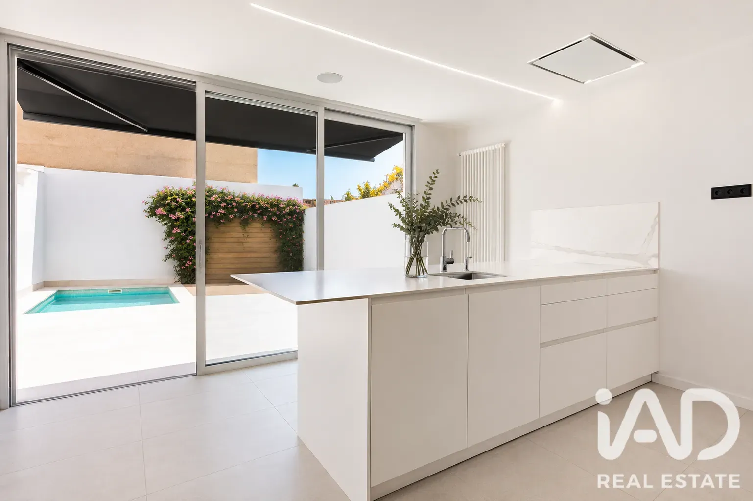 Modern 4-Bedroom House with Pool and Terrace in Sabadell - Image 4