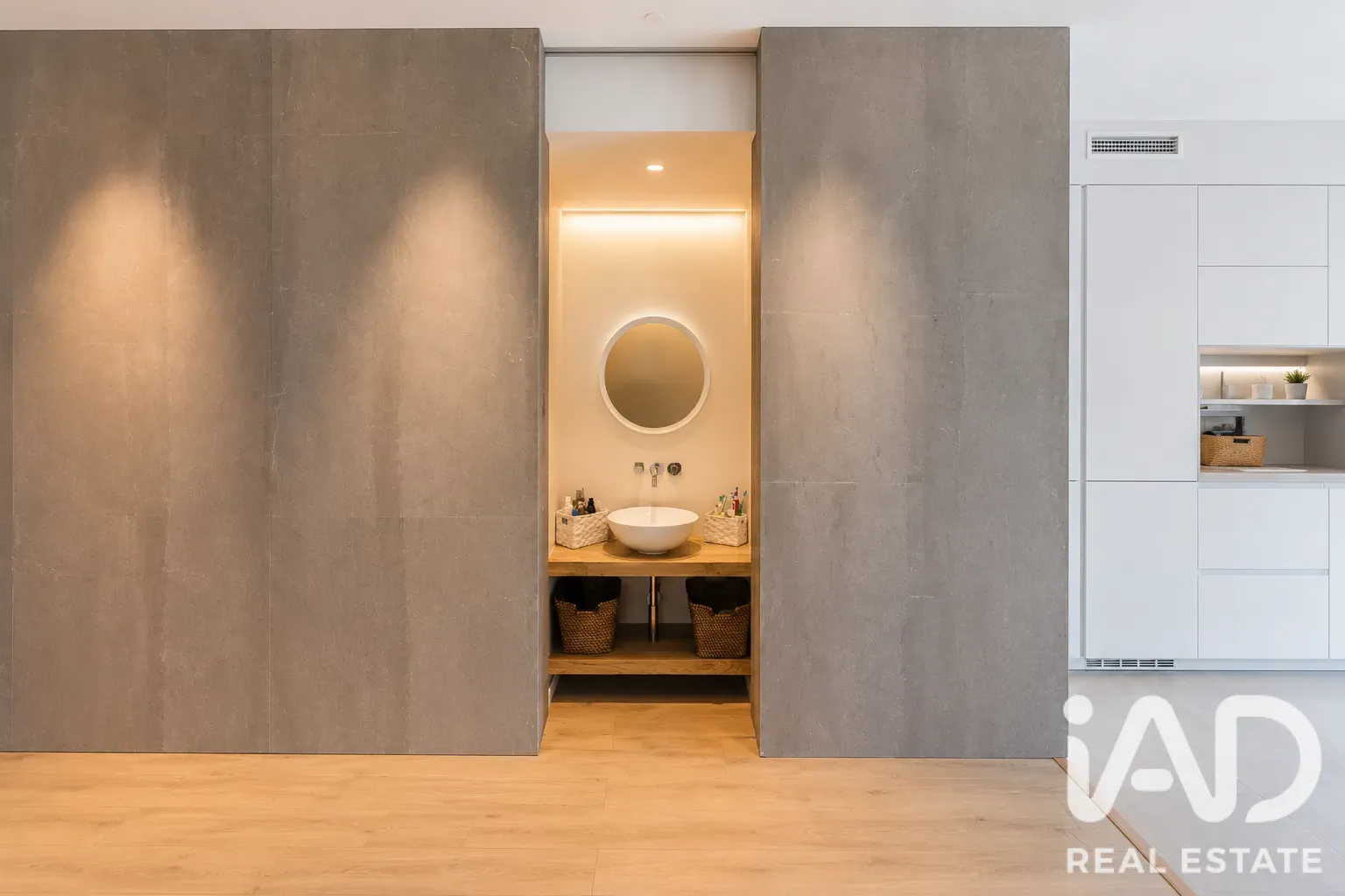 Modern 4-Bedroom House with Pool and Terrace in Sabadell - View image 6 of 39