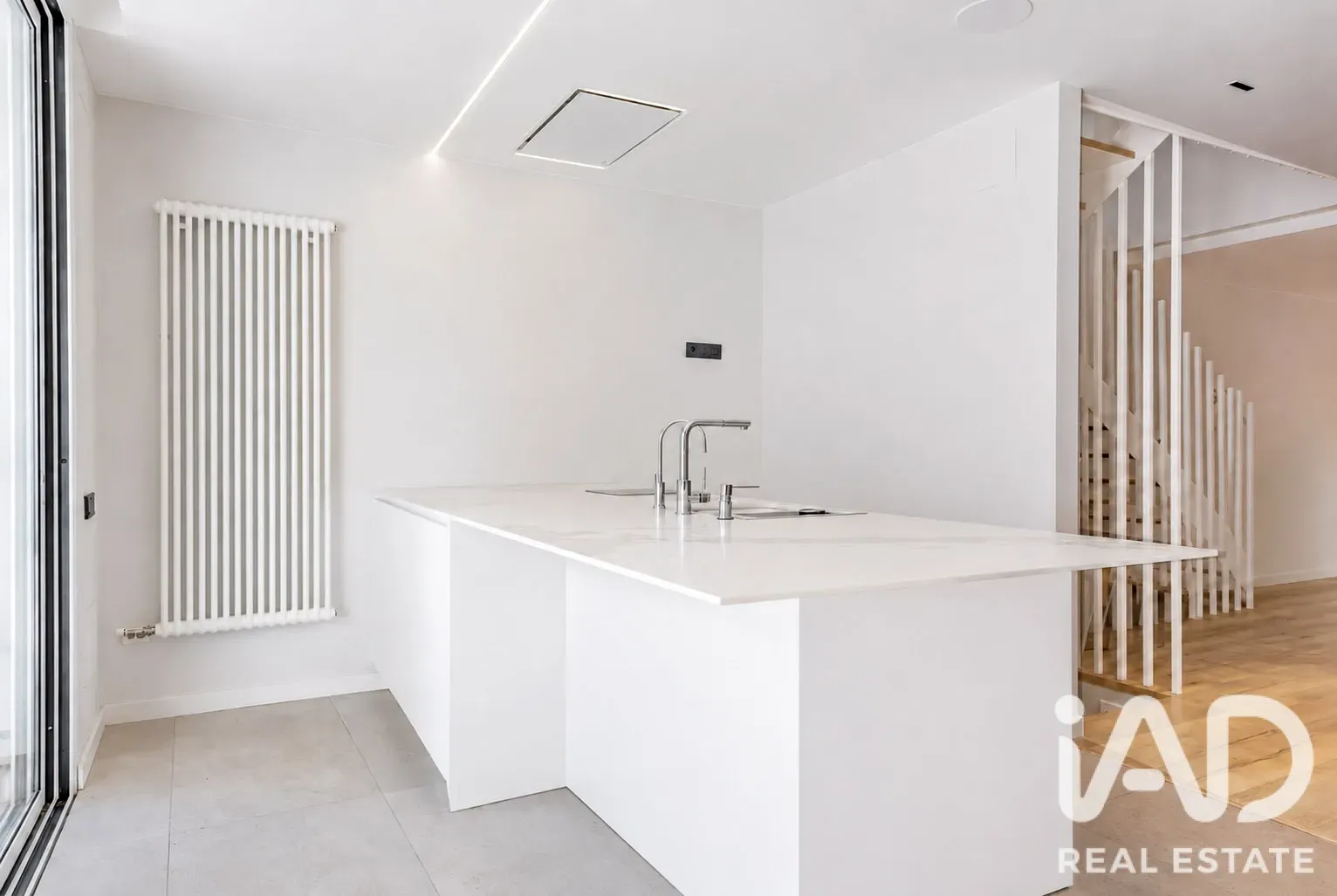 Modern 4-Bedroom House with Pool and Terrace in Sabadell - View image 7 of 39