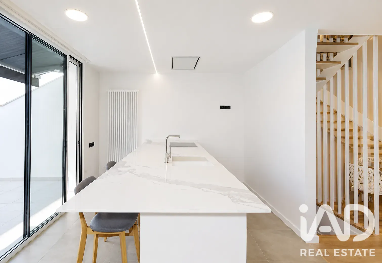 Modern 4-Bedroom House with Pool and Terrace in Sabadell - View image 8 of 39