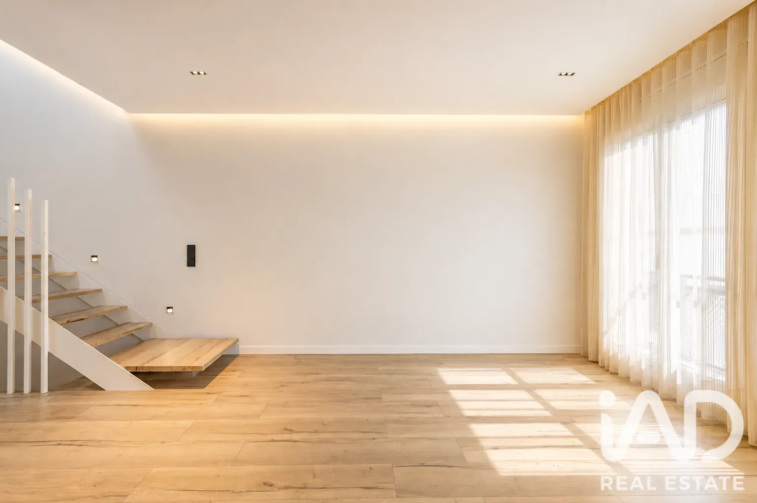 Modern 4-Bedroom House with Pool and Terrace in Sabadell - View image 10 of 39