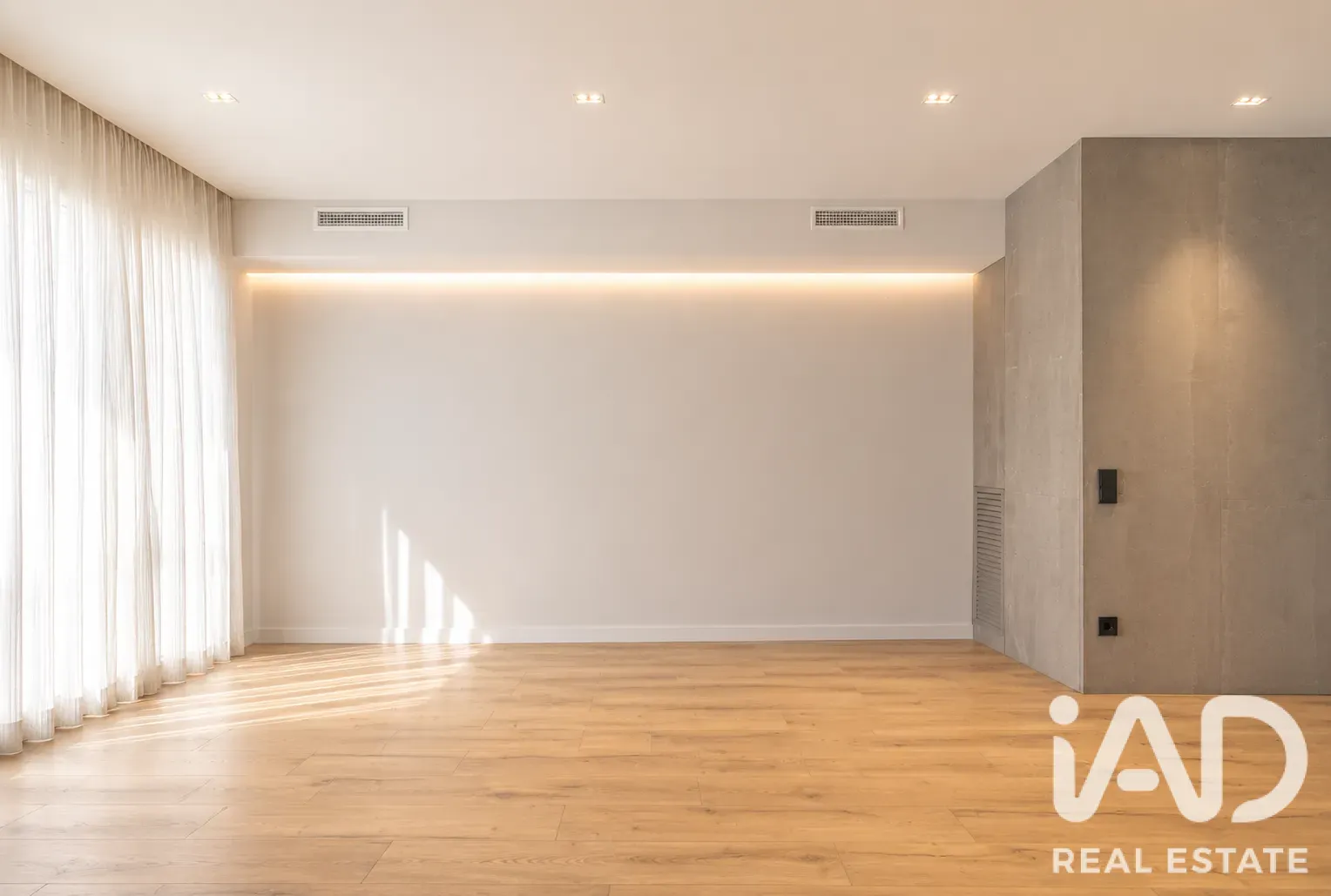 Modern 4-Bedroom House with Pool and Terrace in Sabadell - View image 14 of 39