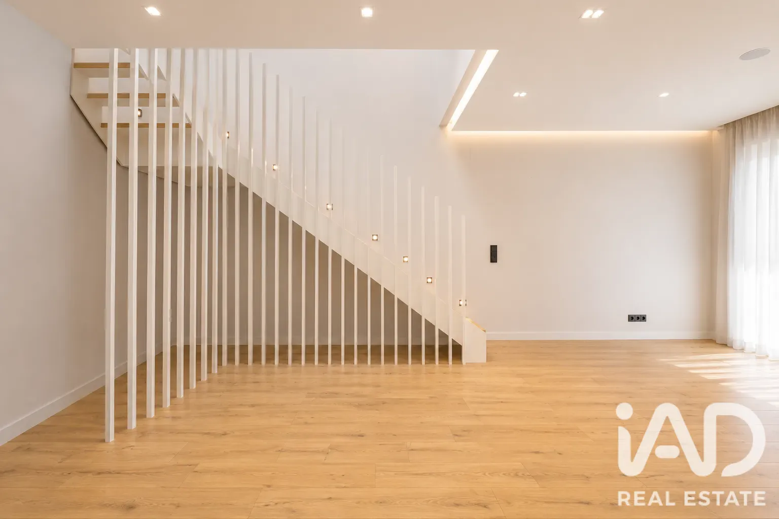 Modern 4-Bedroom House with Pool and Terrace in Sabadell - View image 15 of 39
