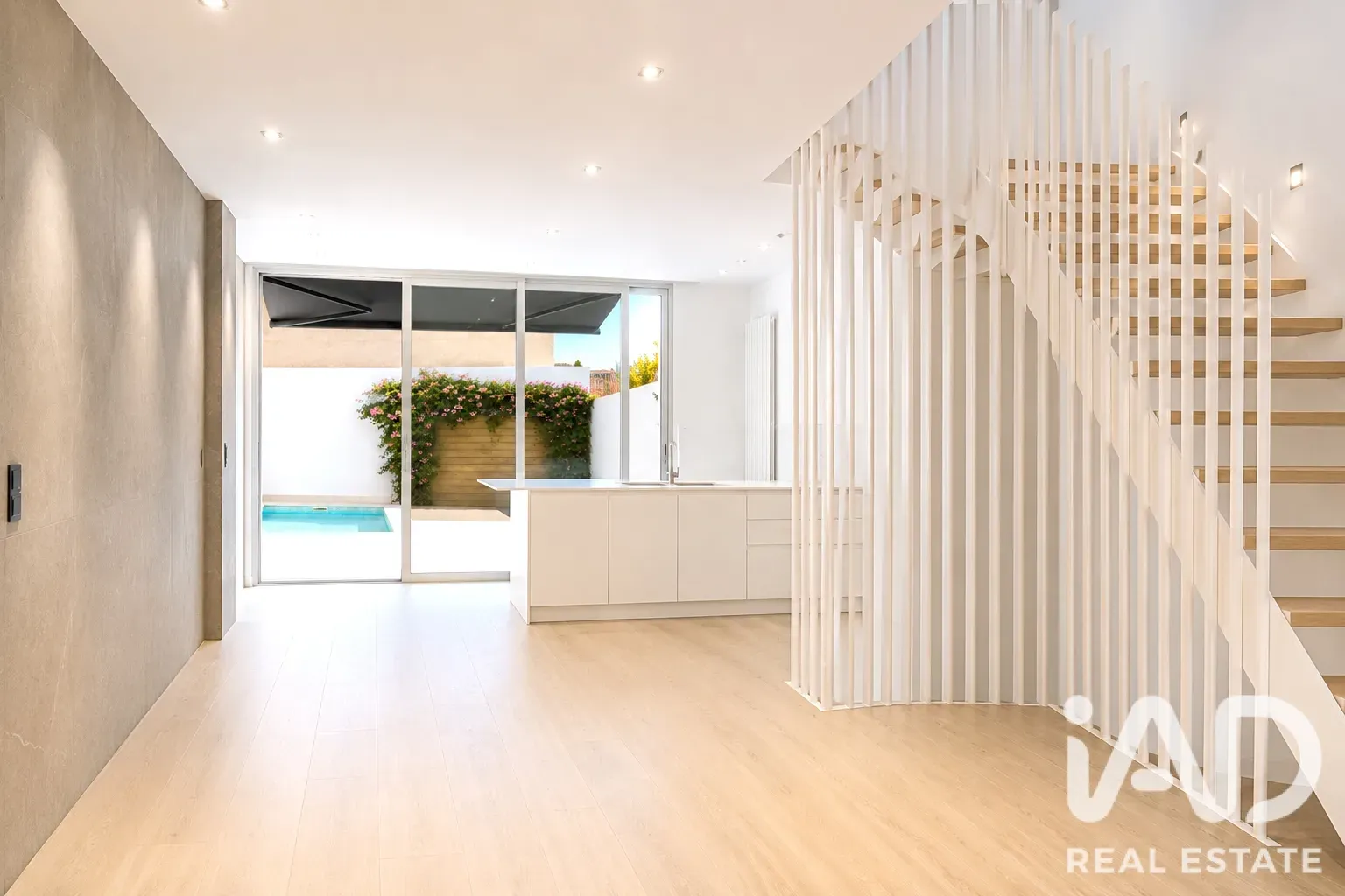 Modern 4-Bedroom House with Pool and Terrace in Sabadell - View image 16 of 39