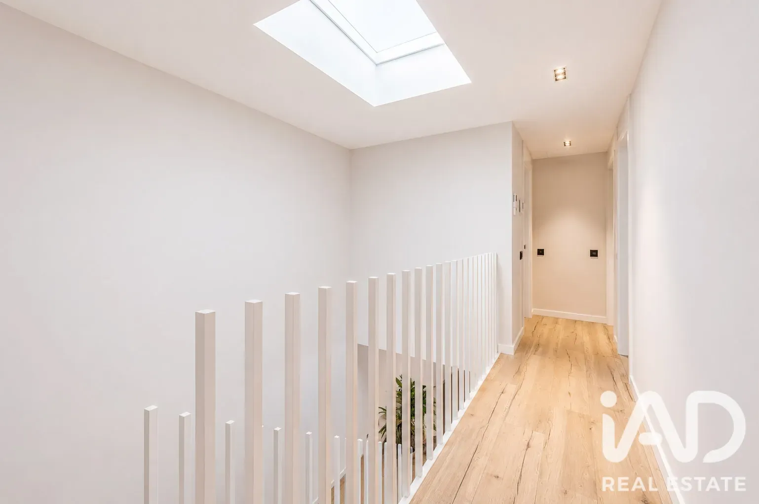 Modern 4-Bedroom House with Pool and Terrace in Sabadell - View image 20 of 39