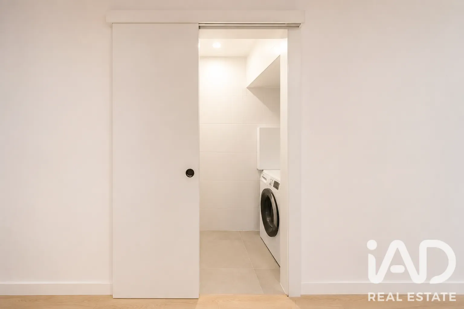 Modern 4-Bedroom House with Pool and Terrace in Sabadell - View image 24 of 39