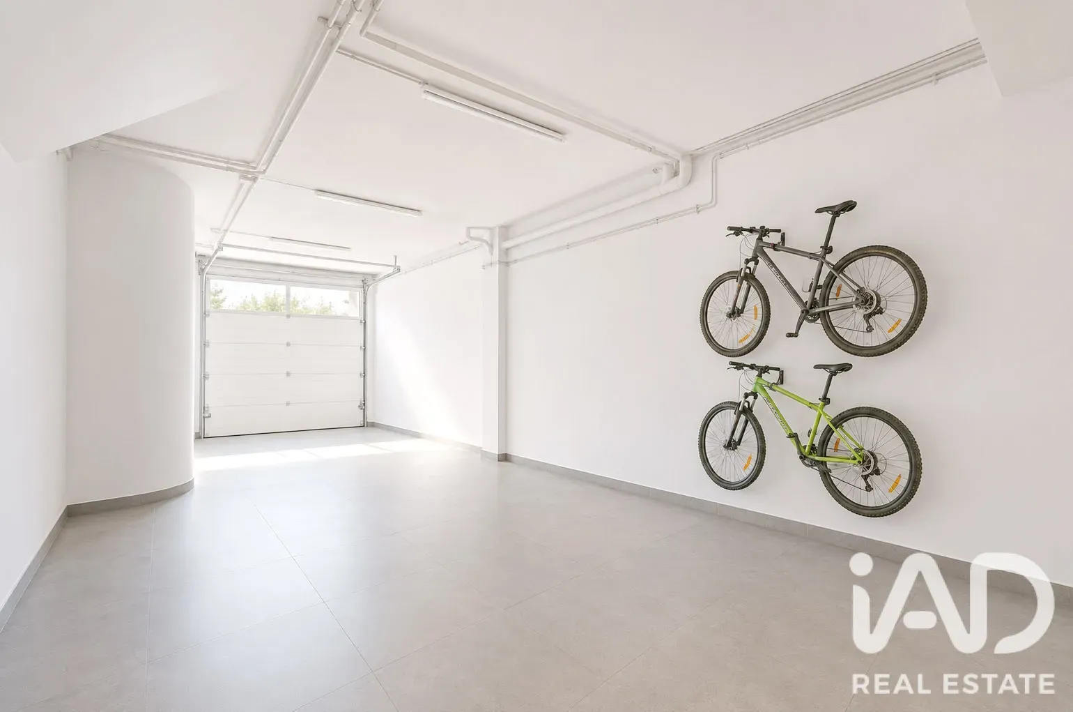 Modern 4-Bedroom House with Pool and Terrace in Sabadell - View image 26 of 39