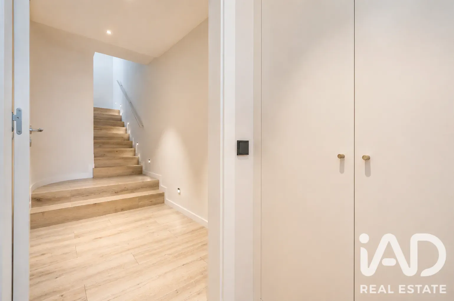 Modern 4-Bedroom House with Pool and Terrace in Sabadell - View image 28 of 39