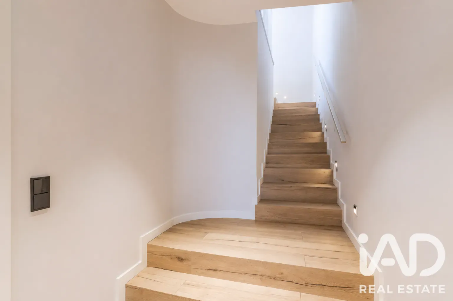 Modern 4-Bedroom House with Pool and Terrace in Sabadell - View image 29 of 39