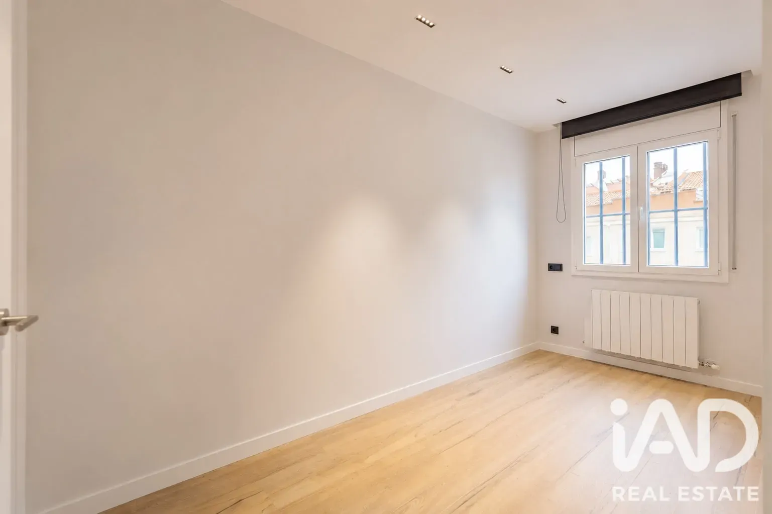 Modern 4-Bedroom House with Pool and Terrace in Sabadell - View image 31 of 39