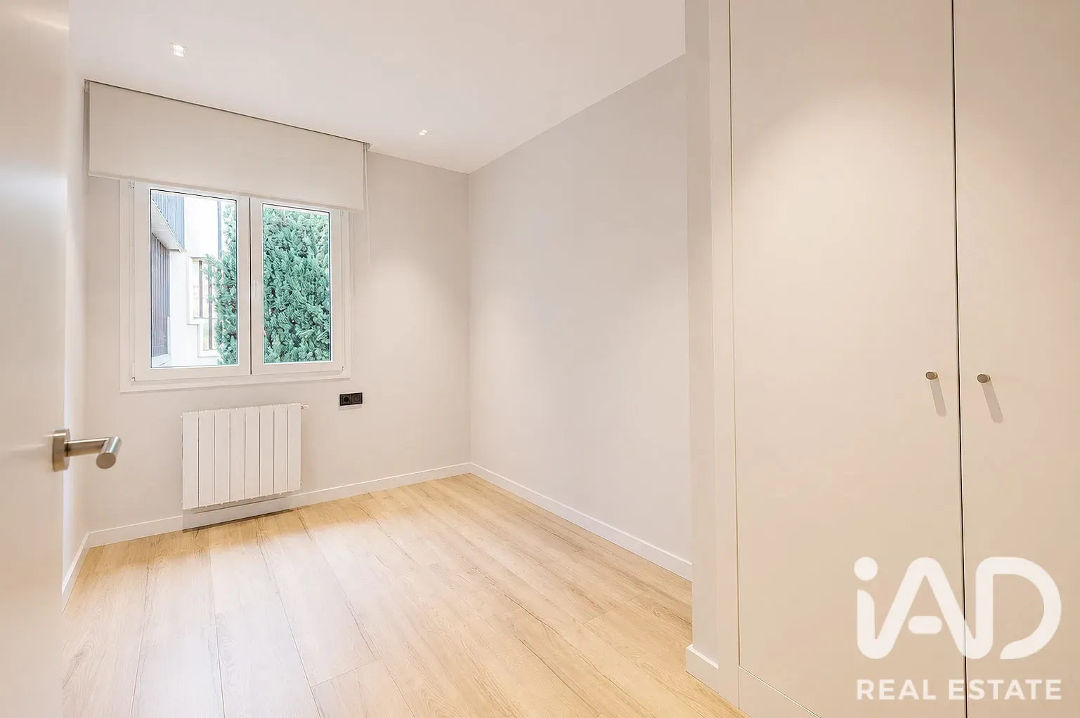 Modern 4-Bedroom House with Pool and Terrace in Sabadell - View image 35 of 39