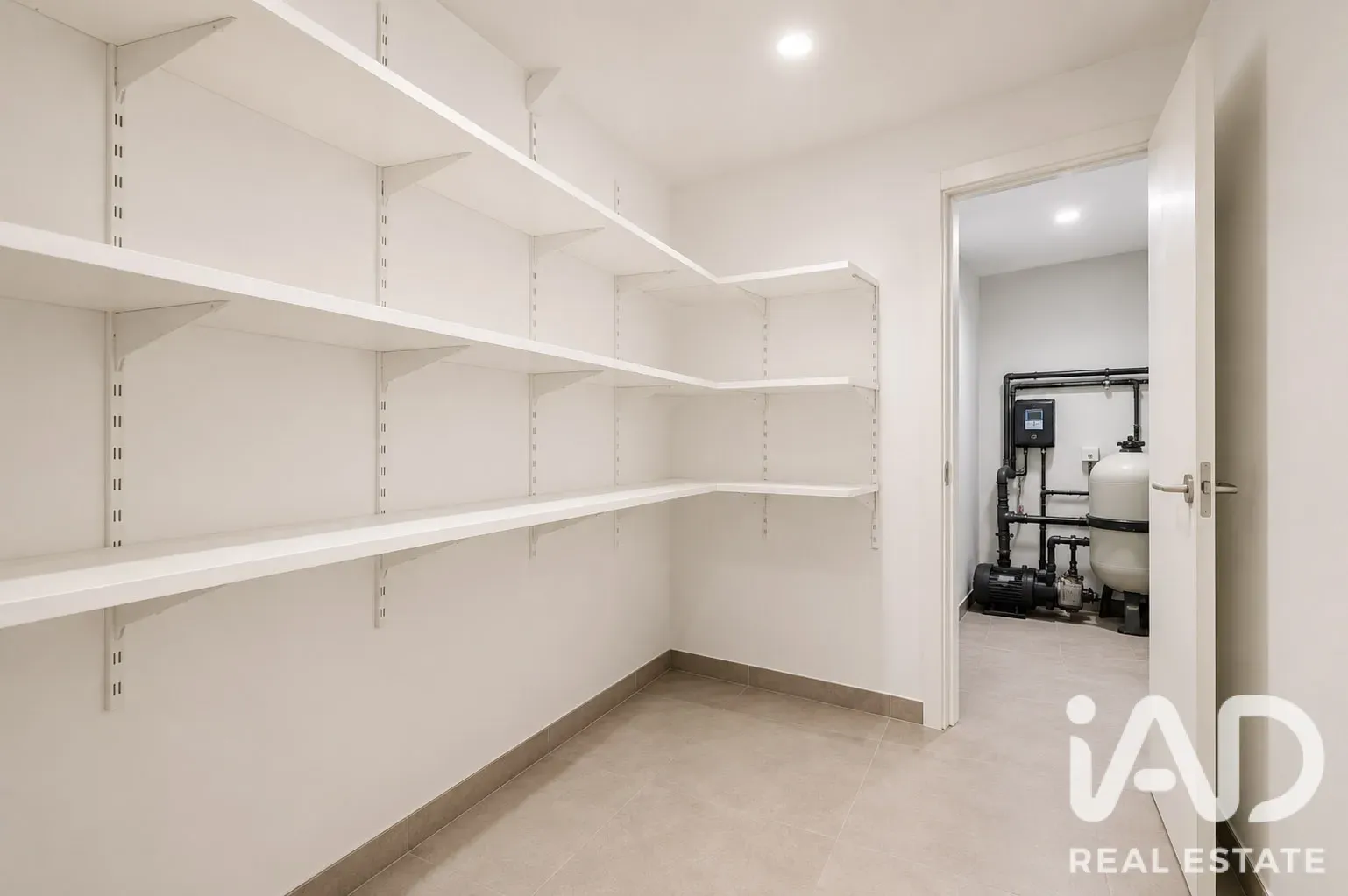 Modern 4-Bedroom House with Pool and Terrace in Sabadell - View image 36 of 39