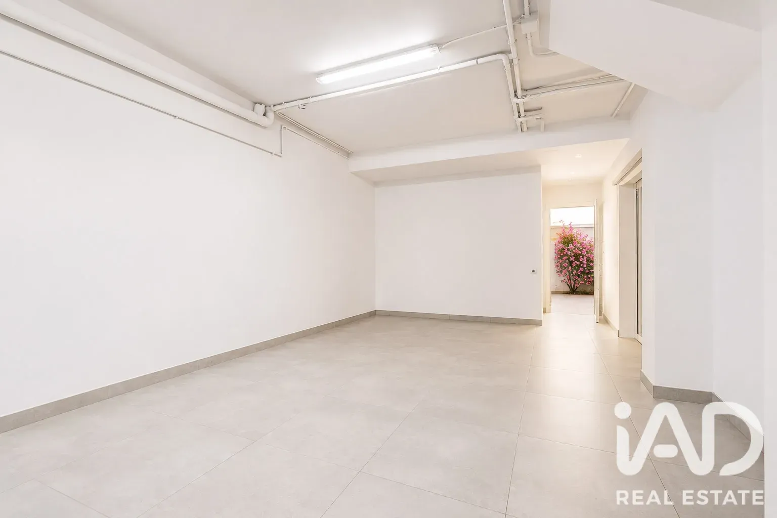 Modern 4-Bedroom House with Pool and Terrace in Sabadell - View image 39 of 39