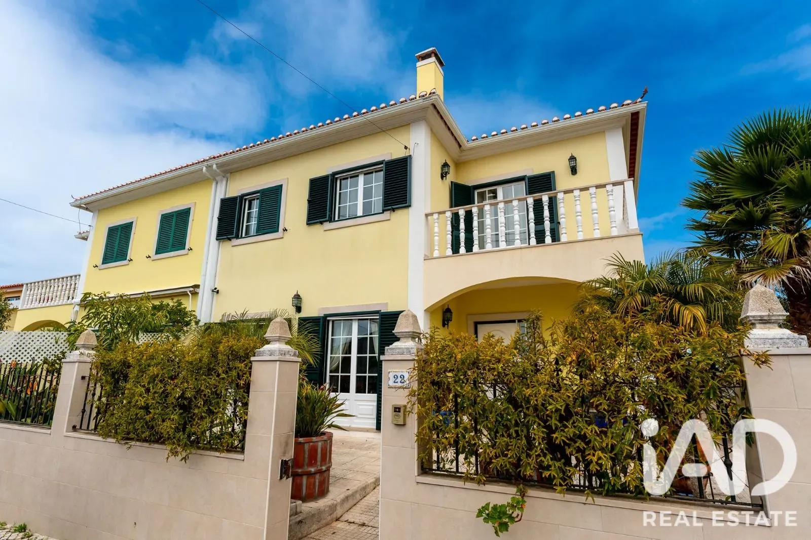 Modernt hus med 4 sovrum, trädgård och havsutsikt i kuststaden Ericeira - Image 2