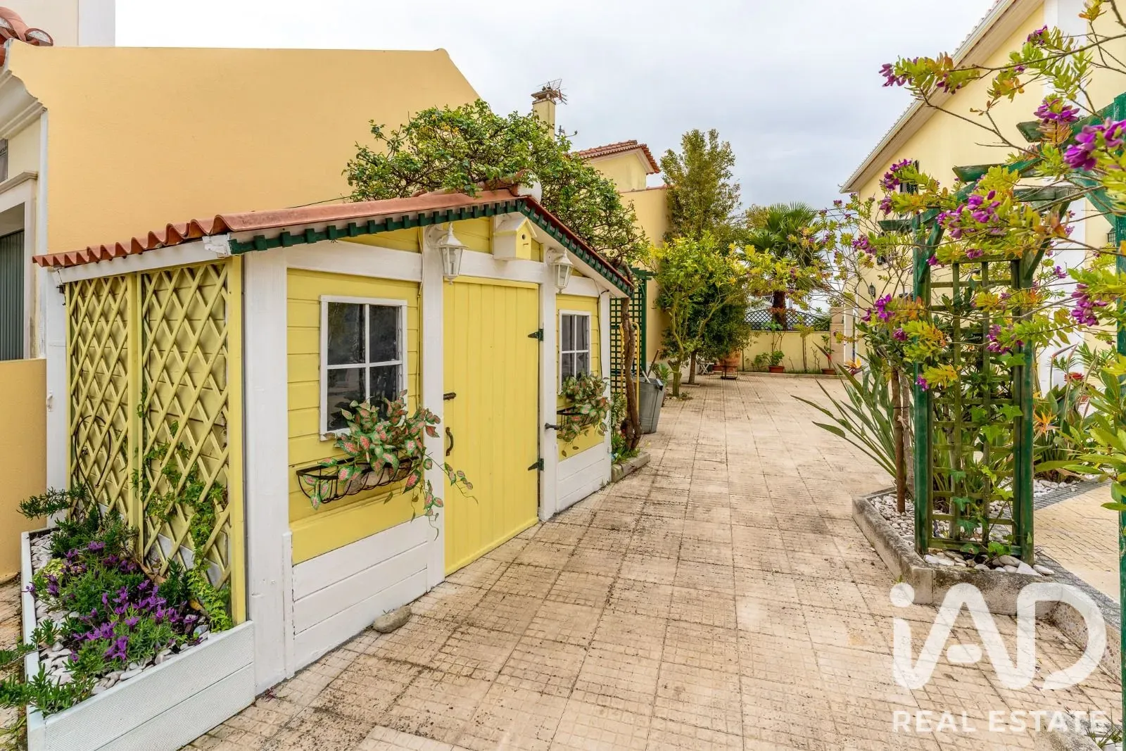 Modernt hus med 4 sovrum, trädgård och havsutsikt i kuststaden Ericeira - Image 4