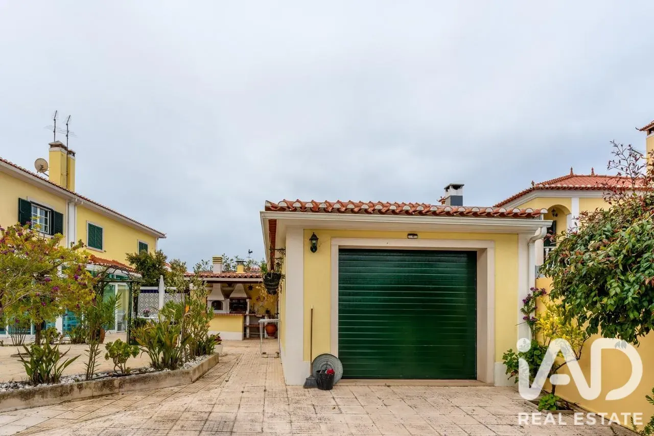 Modernt hus med 4 sovrum, trädgård och havsutsikt i kuststaden Ericeira - Visa bild 7 av 33