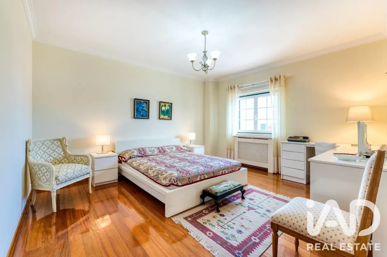 Modernt hus med 4 sovrum, trädgård och havsutsikt i kuststaden Ericeira - Visa bild 8 av 33
