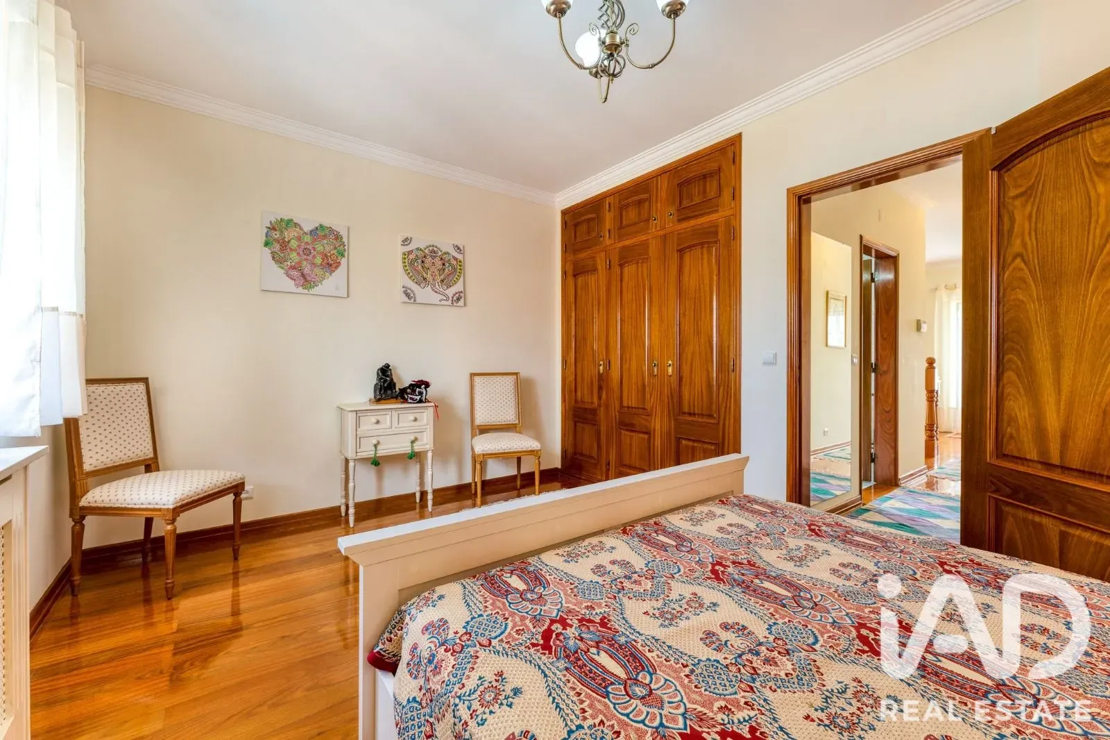 Modernt hus med 4 sovrum, trädgård och havsutsikt i kuststaden Ericeira - Visa bild 27 av 33