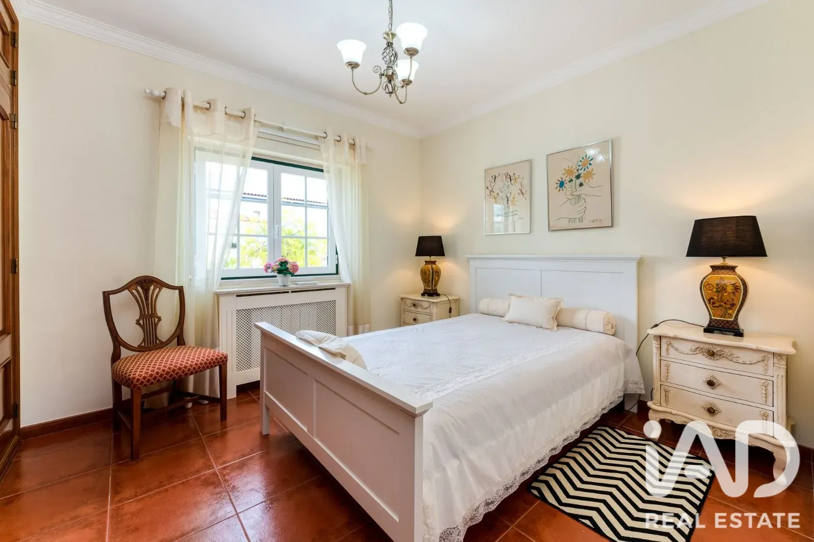 Modernt hus med 4 sovrum, trädgård och havsutsikt i kuststaden Ericeira - Visa bild 32 av 33