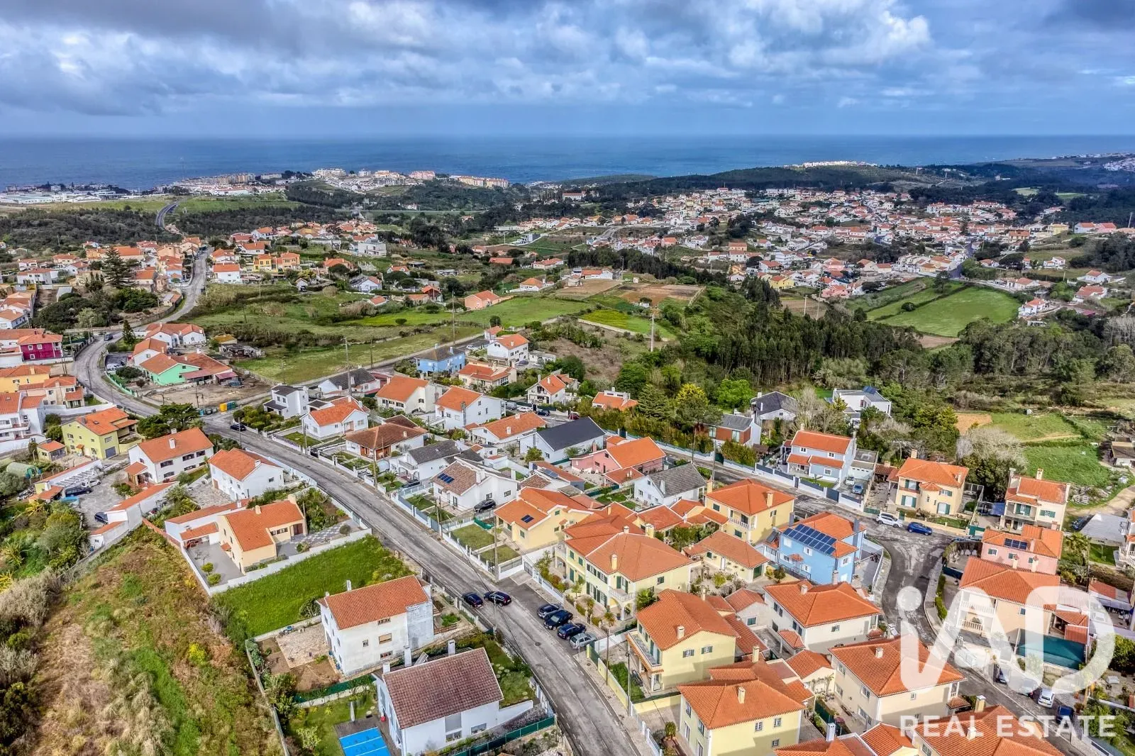 Modernt hus med 4 sovrum, trädgård och havsutsikt i kuststaden Ericeira - Visa bild 33 av 33