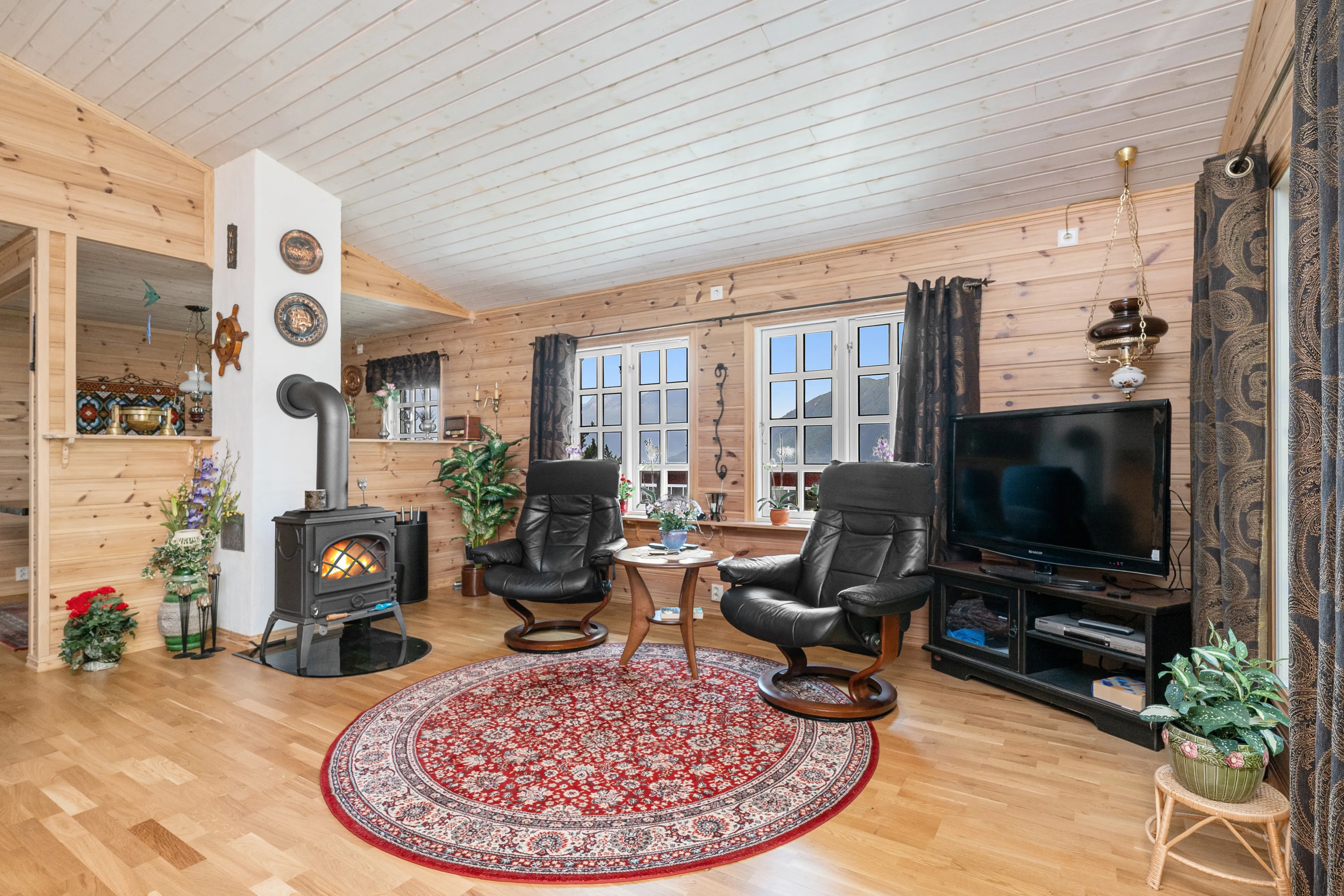Casa norvegese del 2010 con ampia terrazza e vista panoramica a Eidsvåg - Visualizza immagine 6 di 31
